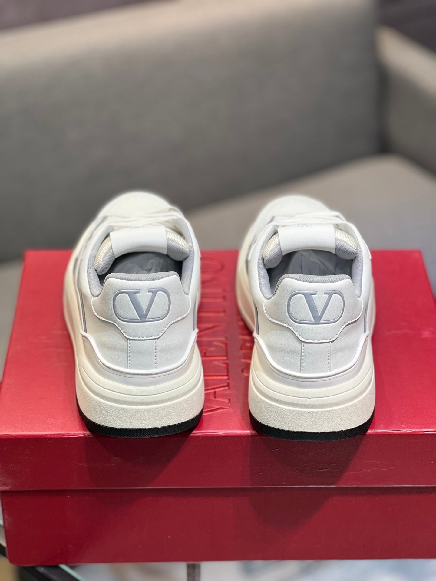 LuxluxHouse Best Quality Shoes Valentino