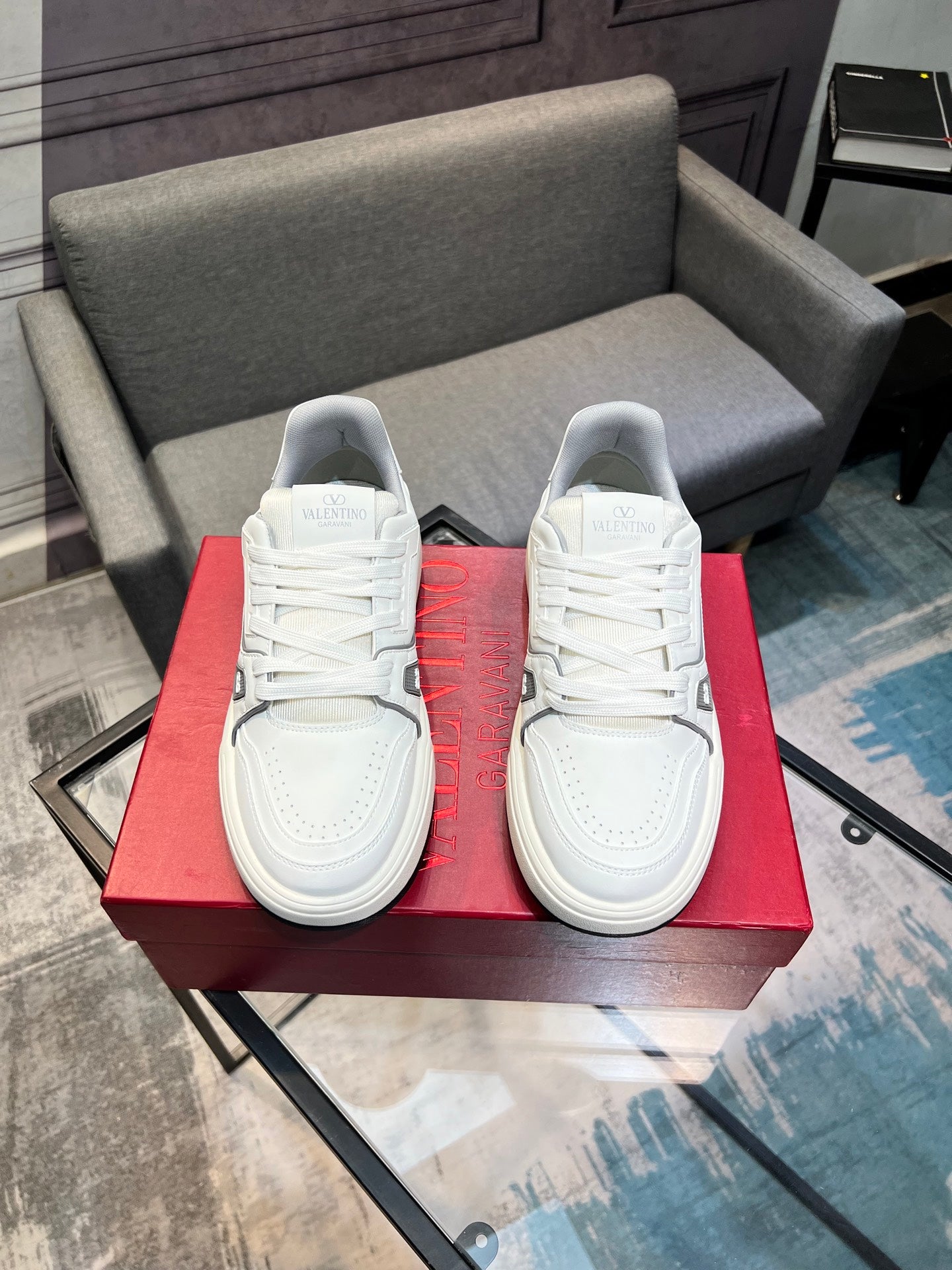 LuxluxHouse Best Quality Shoes Valentino