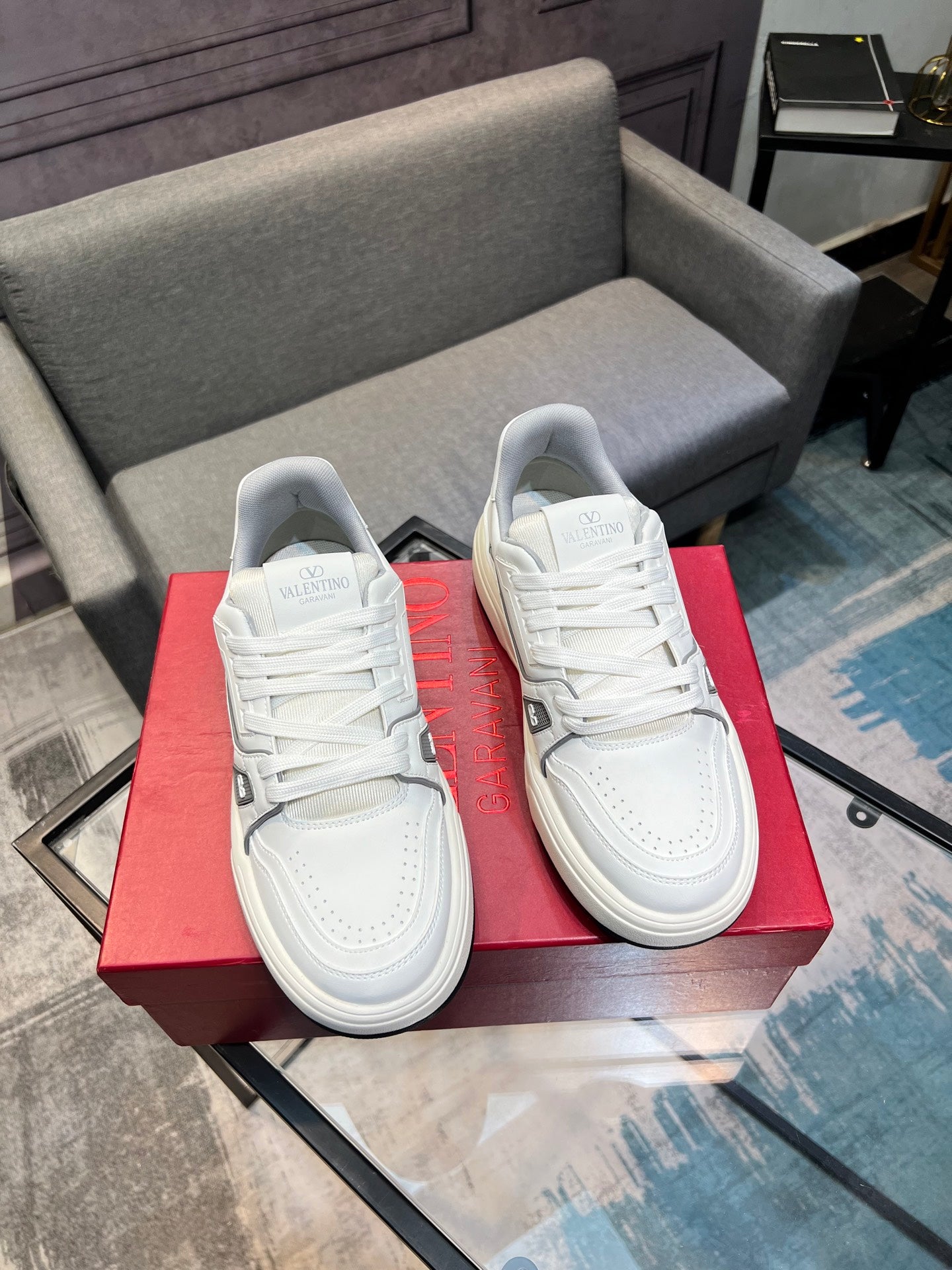 LuxluxHouse Best Quality Shoes Valentino