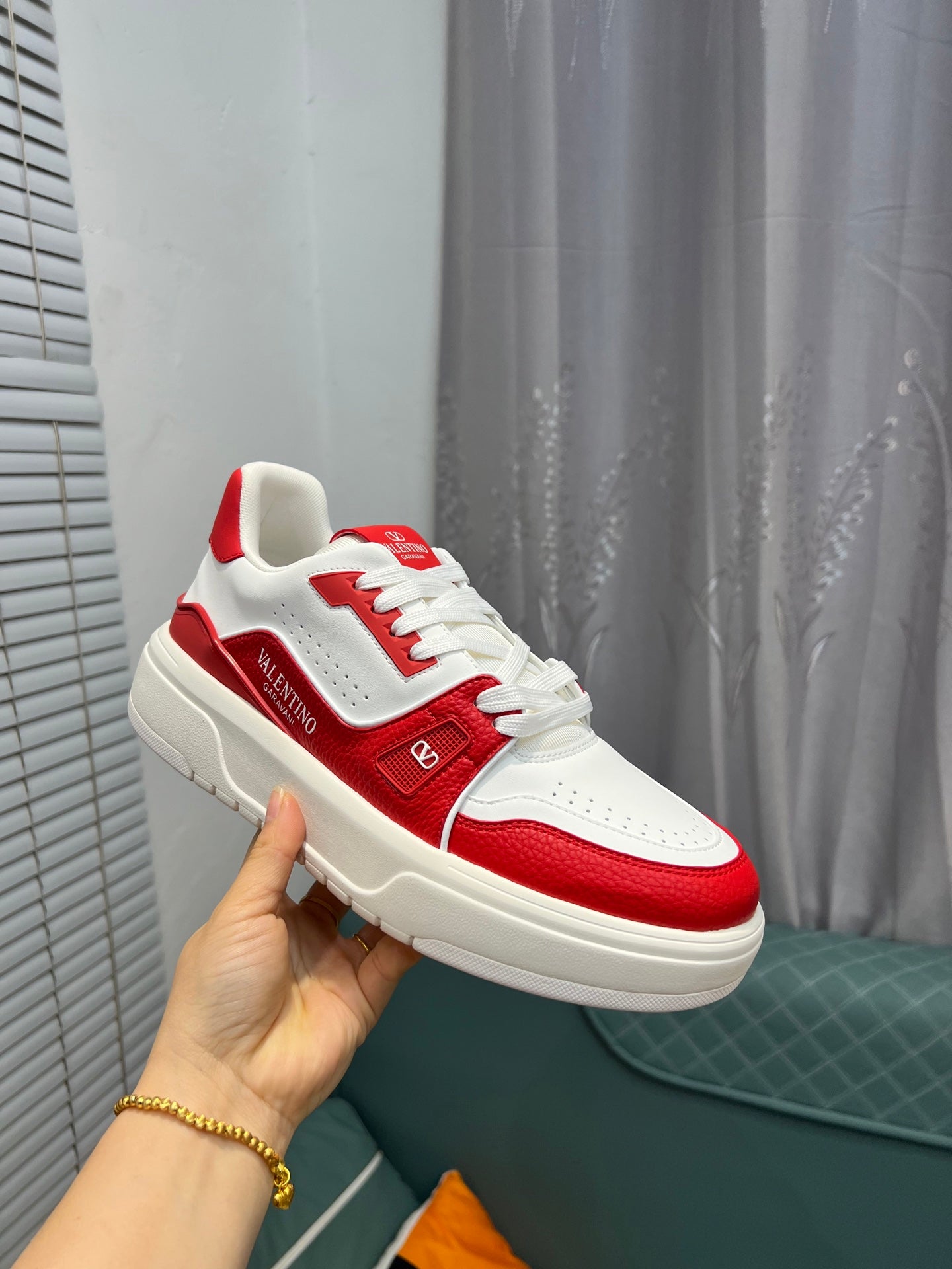 LuxluxHouse Best Quality Shoes Valentino