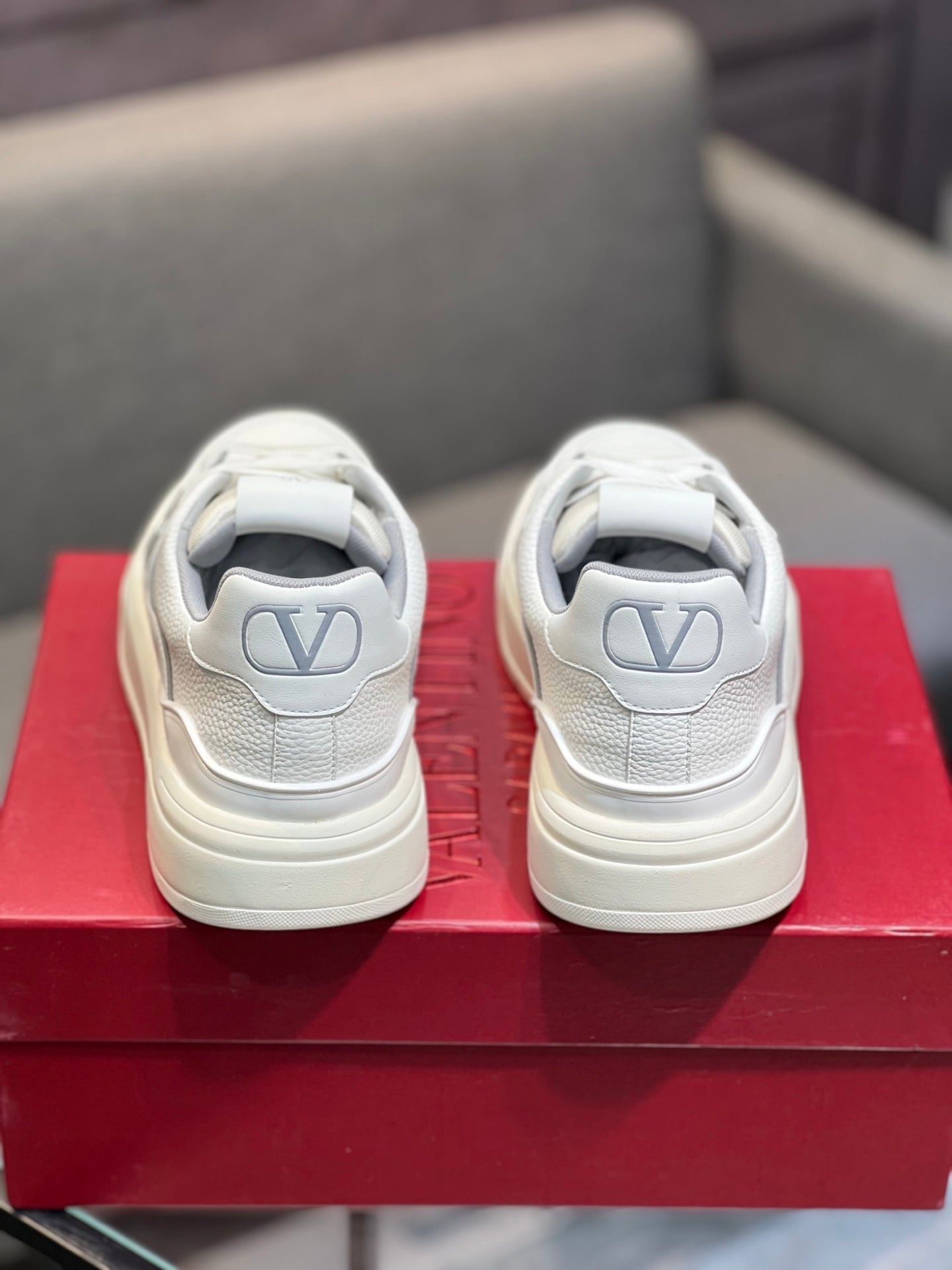 LuxluxHouse Best Quality Shoes Valentino