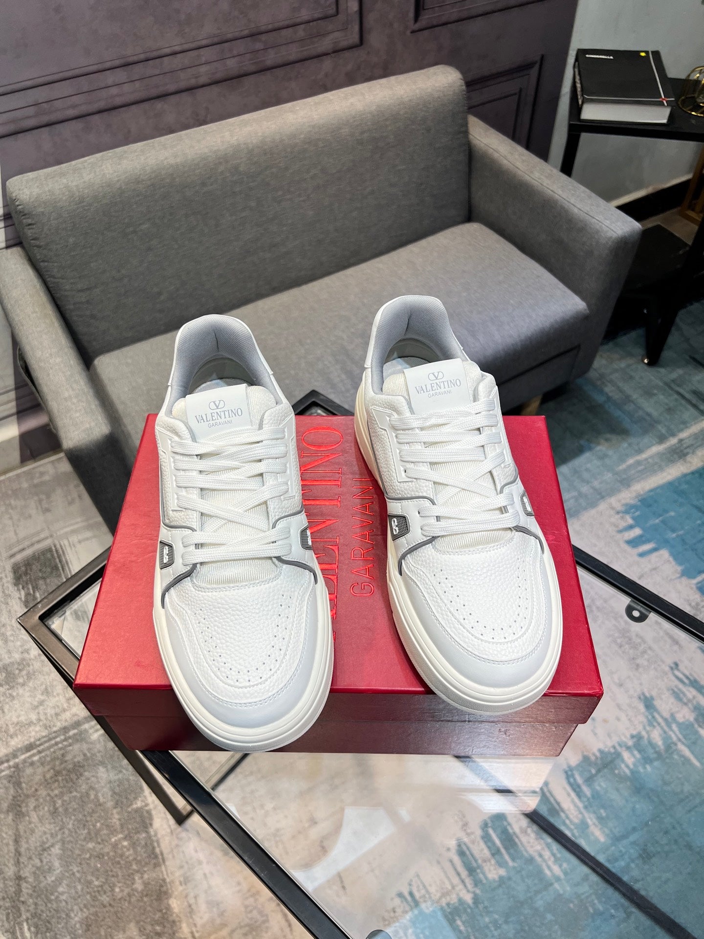 LuxluxHouse Best Quality Shoes Valentino