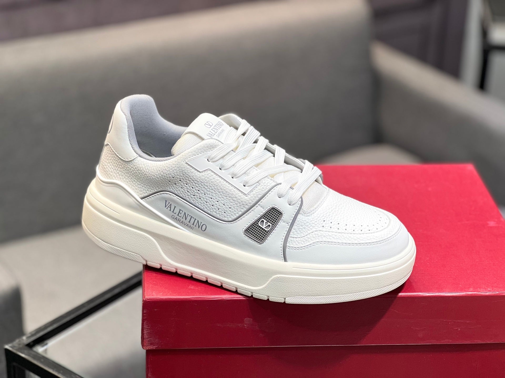 LuxluxHouse Best Quality Shoes Valentino
