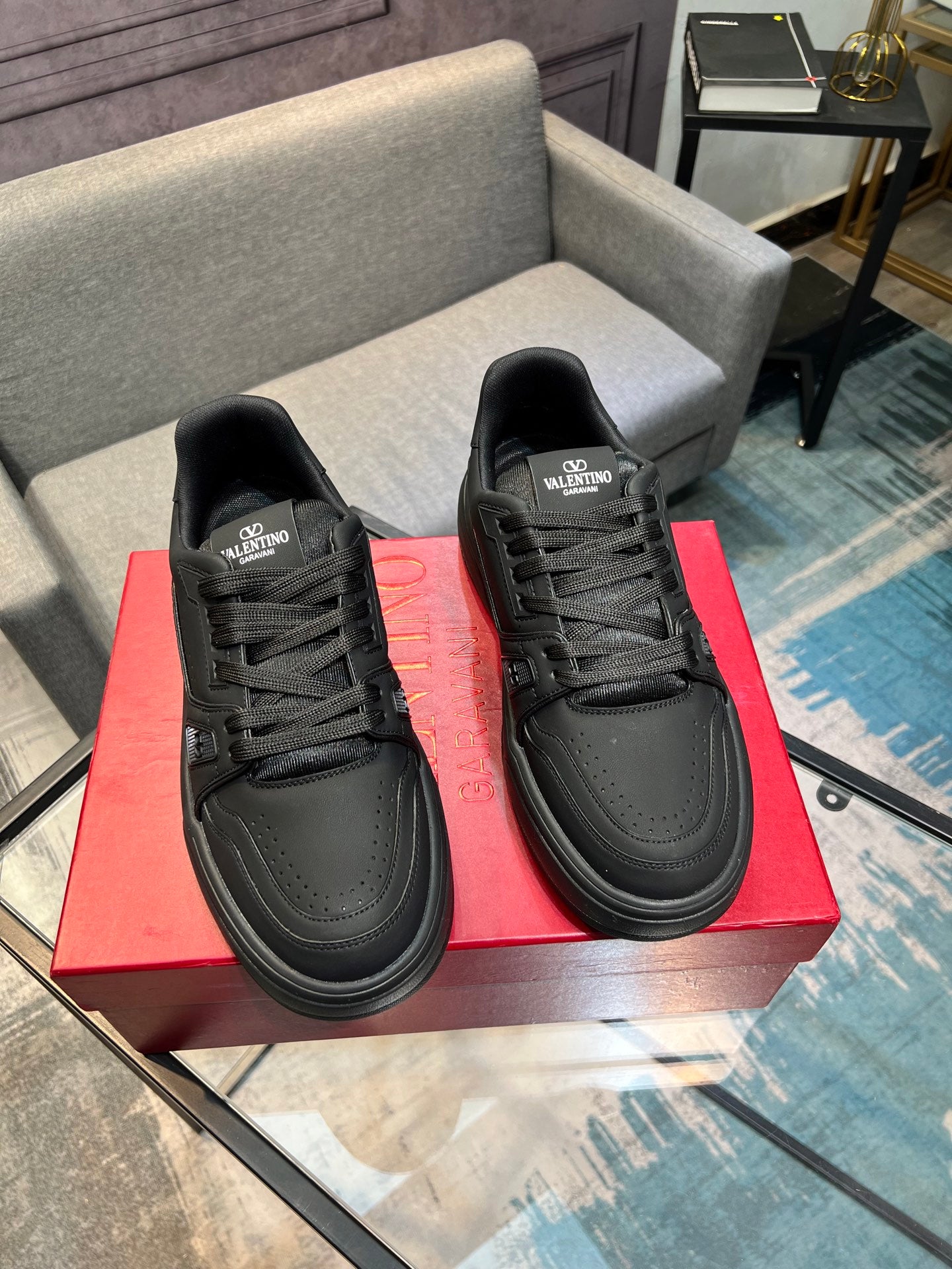LuxluxHouse Best Quality Shoes Valentino