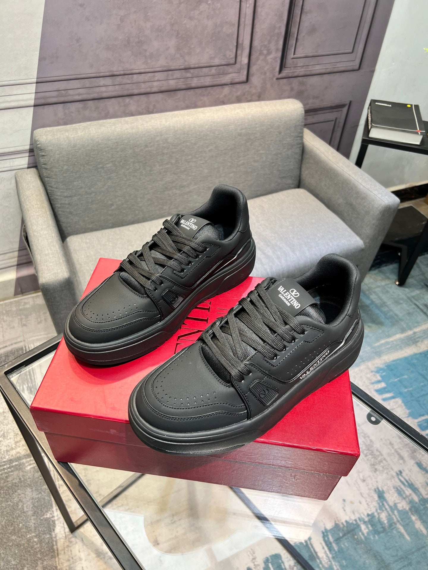 LuxluxHouse Best Quality Shoes Valentino