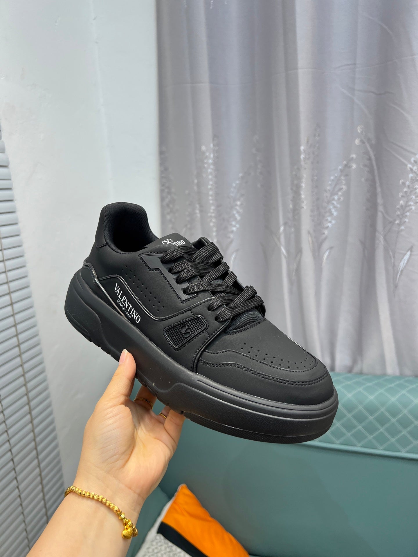 LuxluxHouse Best Quality Shoes Valentino