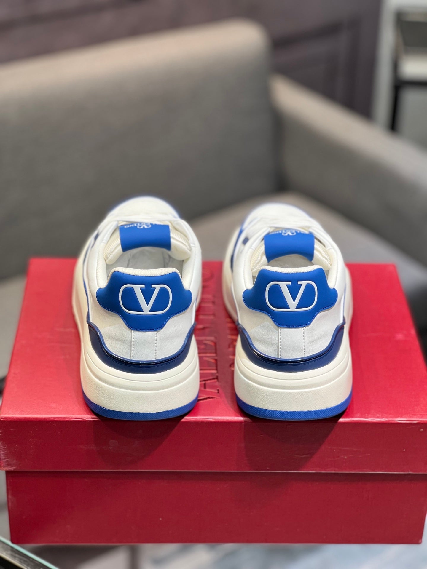 LuxluxHouse Best Quality Shoes Valentino