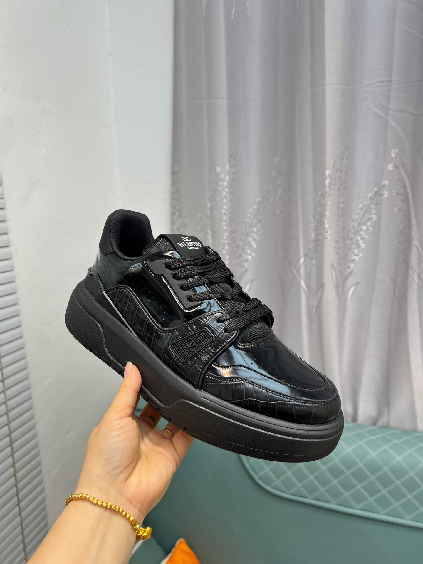 LuxluxHouse Best Quality Shoes Valentino