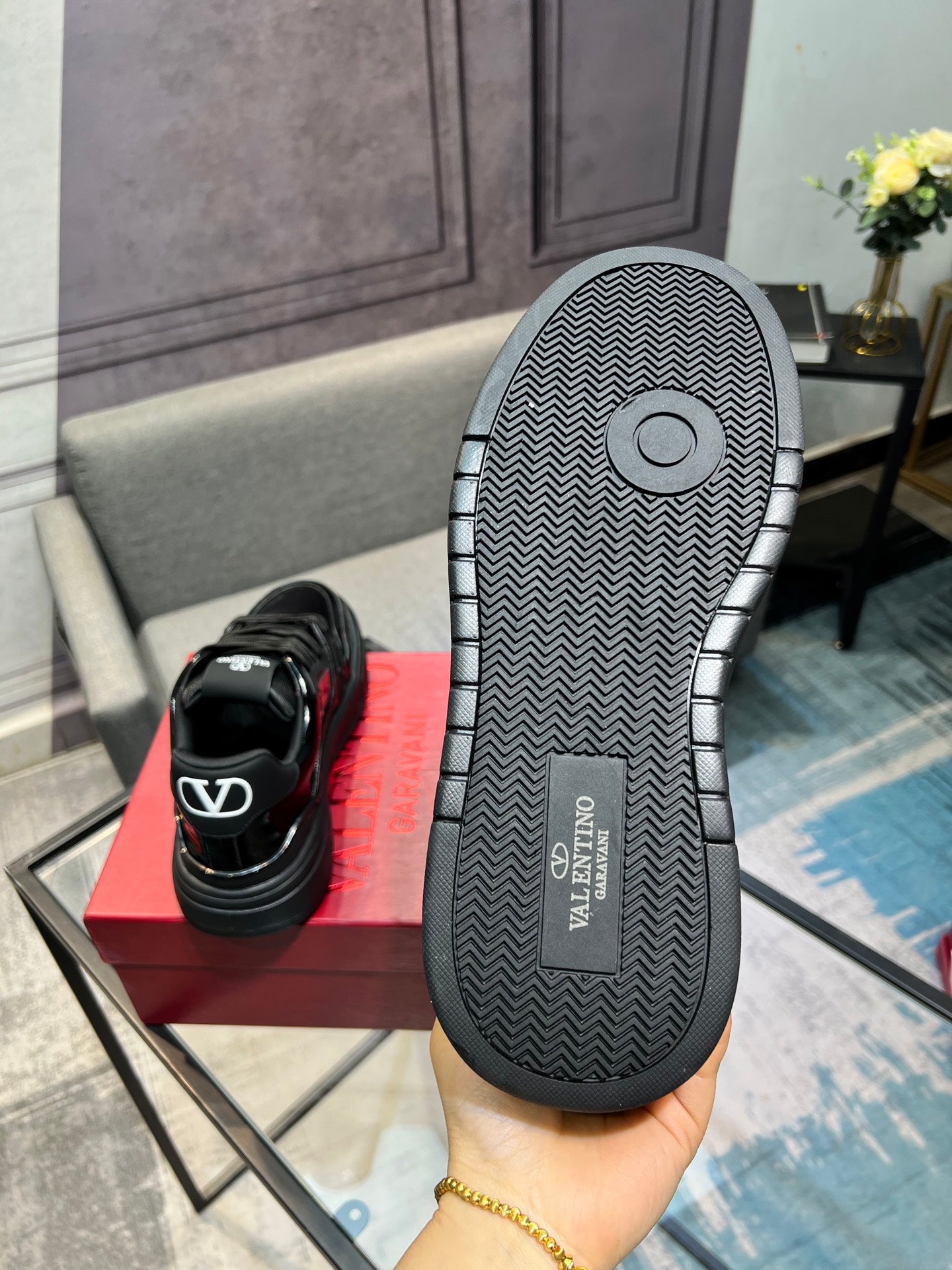 LuxluxHouse Best Quality Shoes Valentino