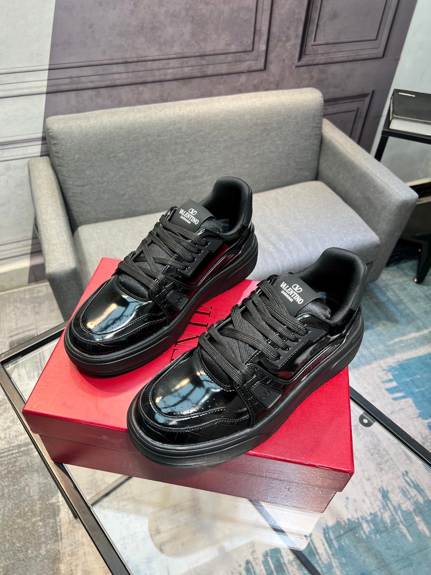 LuxluxHouse Best Quality Shoes Valentino