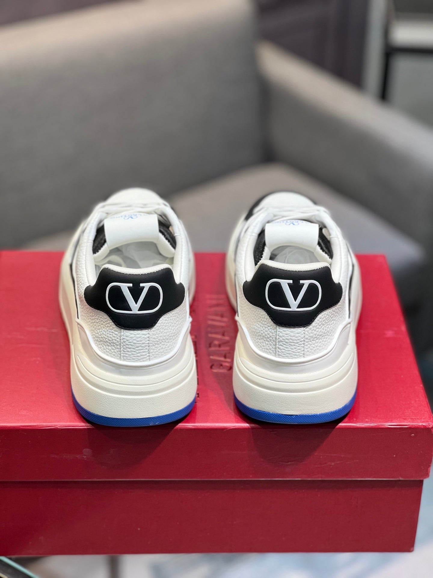 LuxluxHouse Best Quality Shoes Valentino