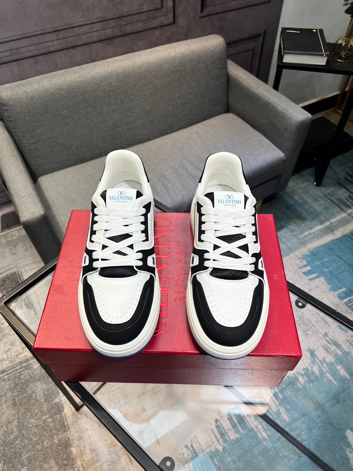LuxluxHouse Best Quality Shoes Valentino