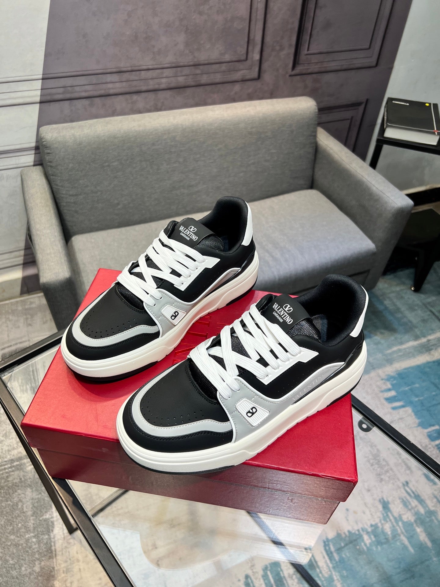 LuxluxHouse Best Quality Shoes Valentino