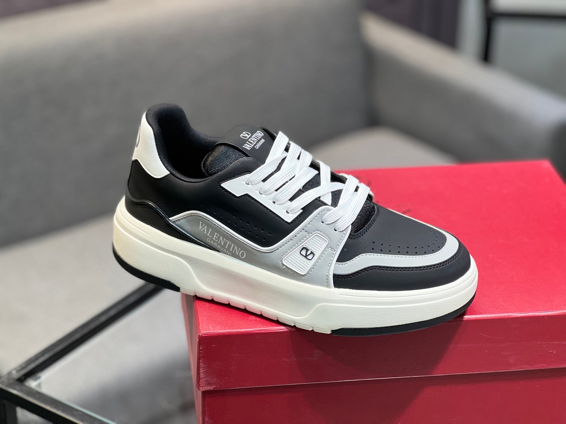 LuxluxHouse Best Quality Shoes Valentino