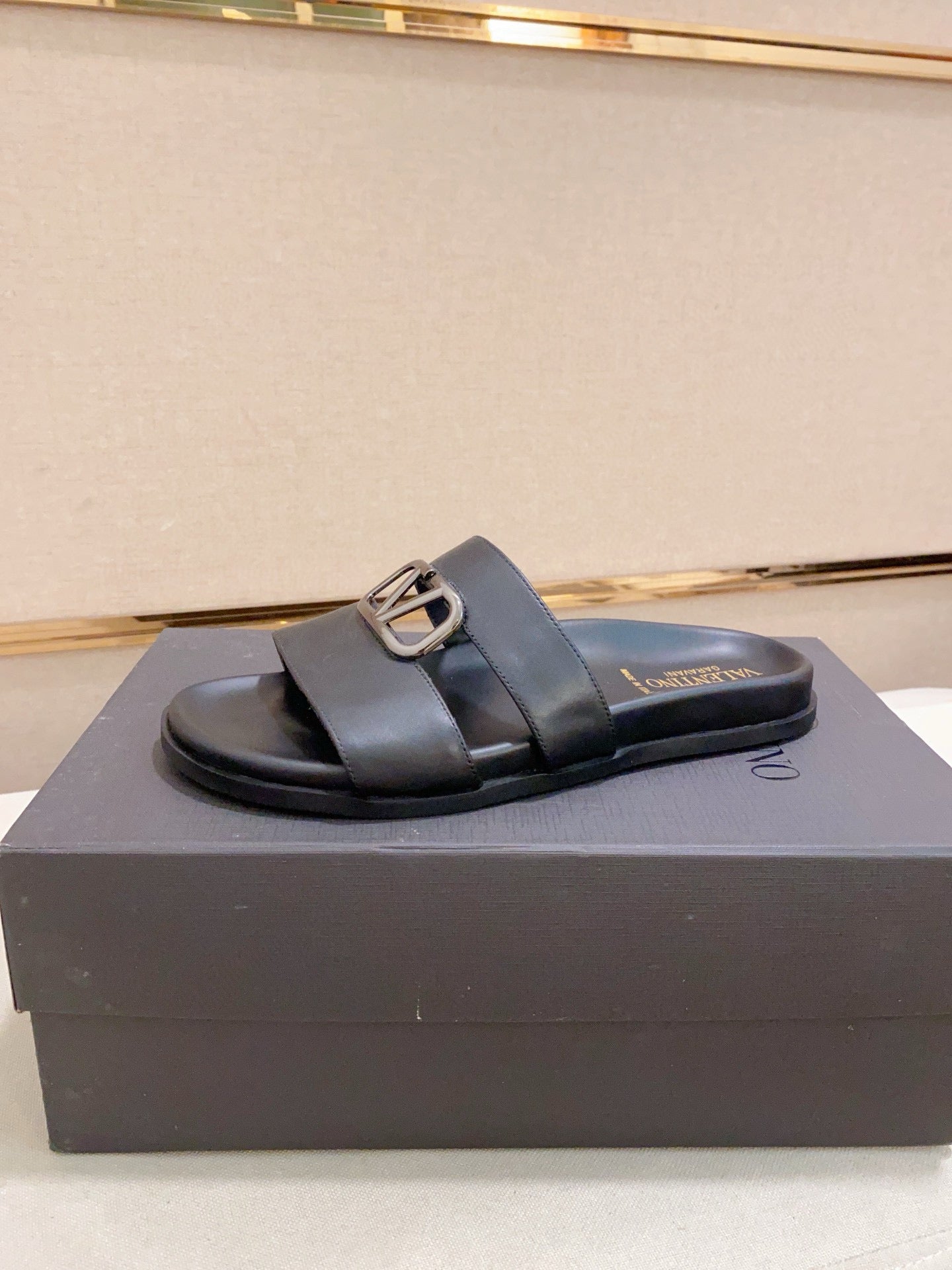 LuxluxHouse Best Quality Sandals Valentino