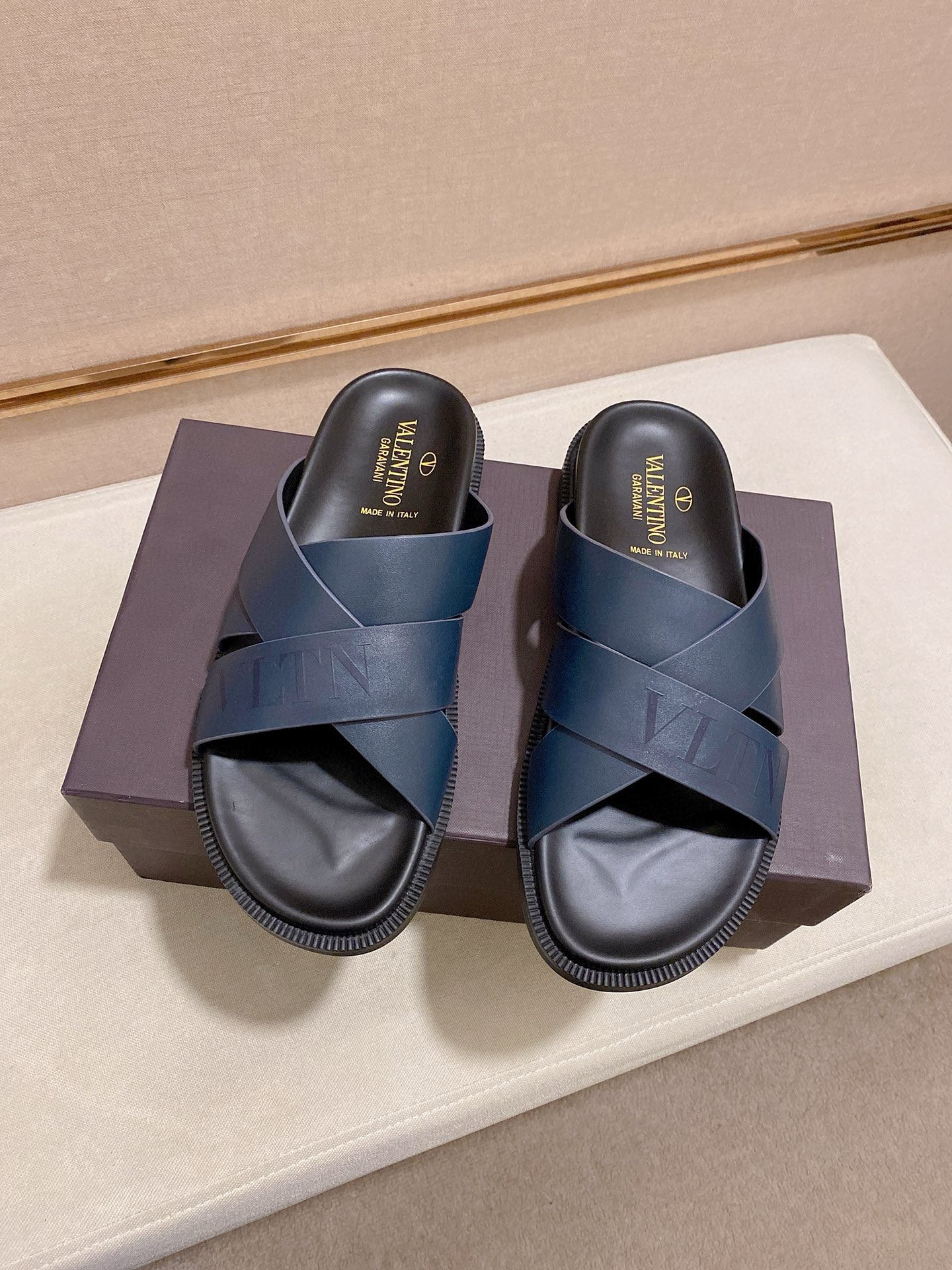LuxluxHouse Best Quality Sandals Valentino