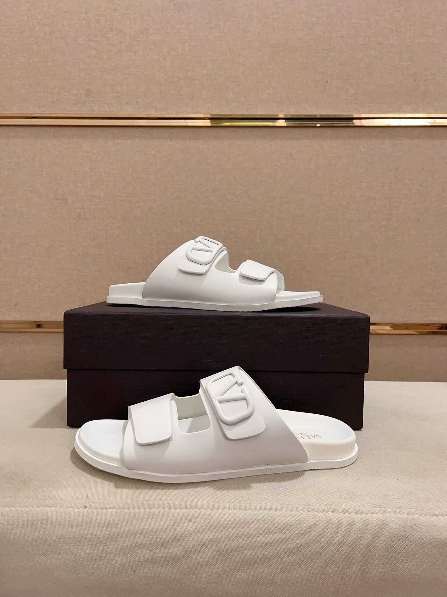 LuxluxHouse Best Quality Sandals Valentino