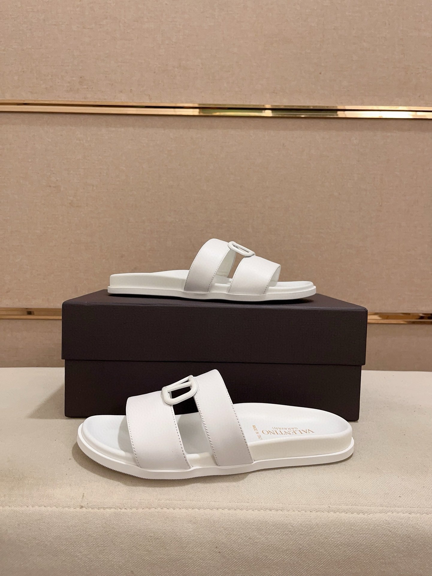 LuxluxHouse Best Quality Sandals Valentino