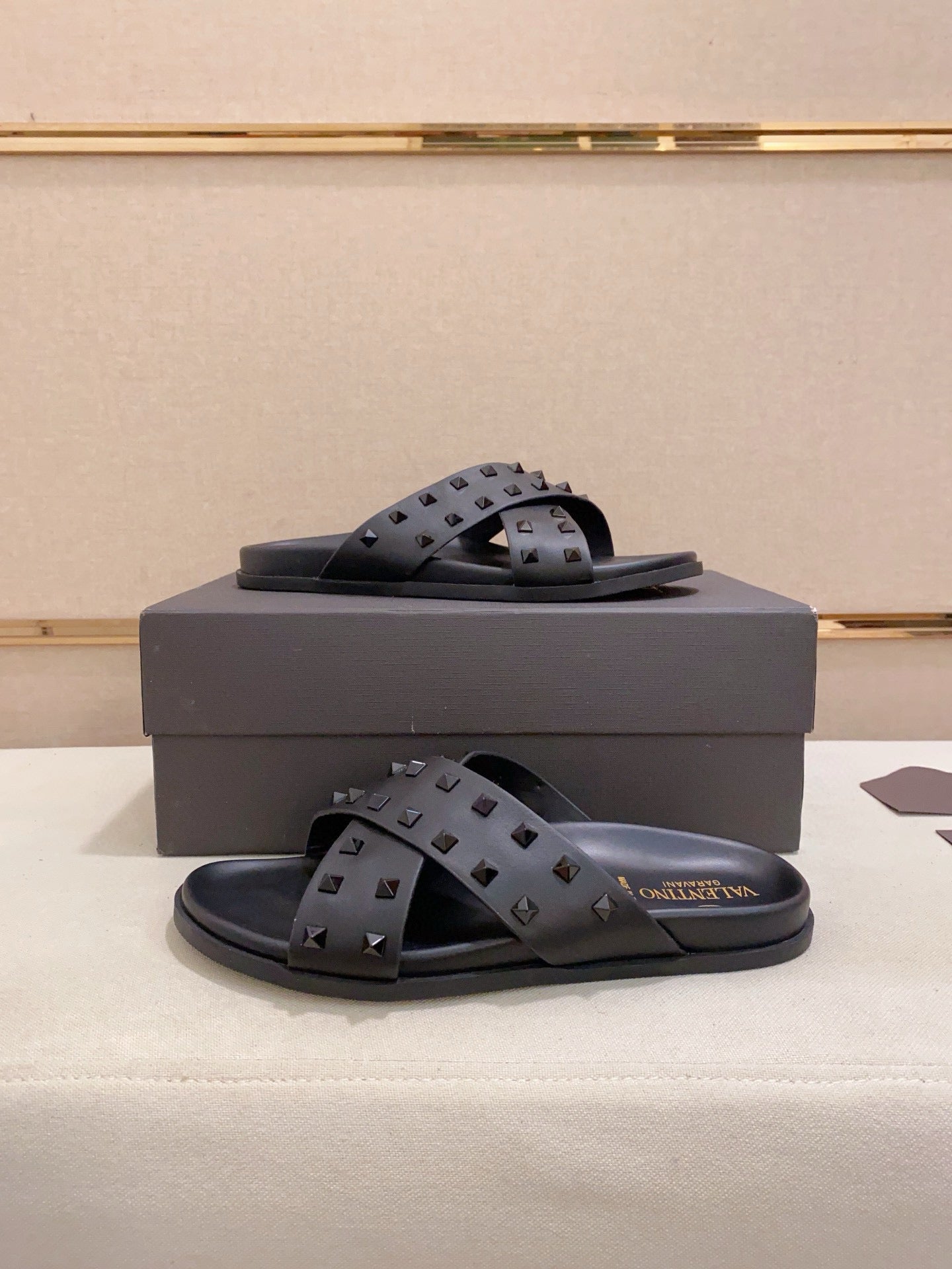 LuxluxHouse Best Quality Sandals Valentino