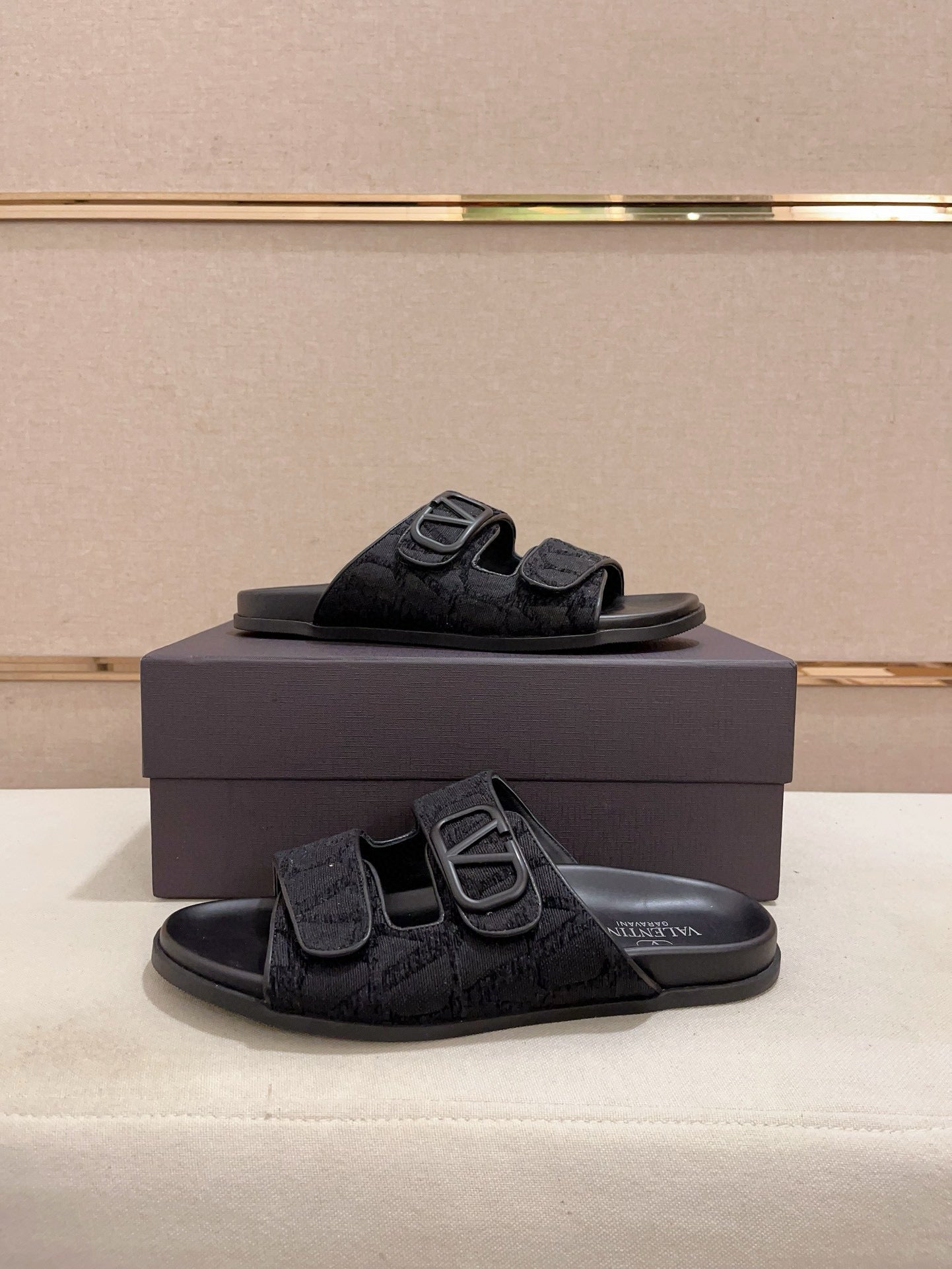 LuxluxHouse Best Quality Sandals Valentino