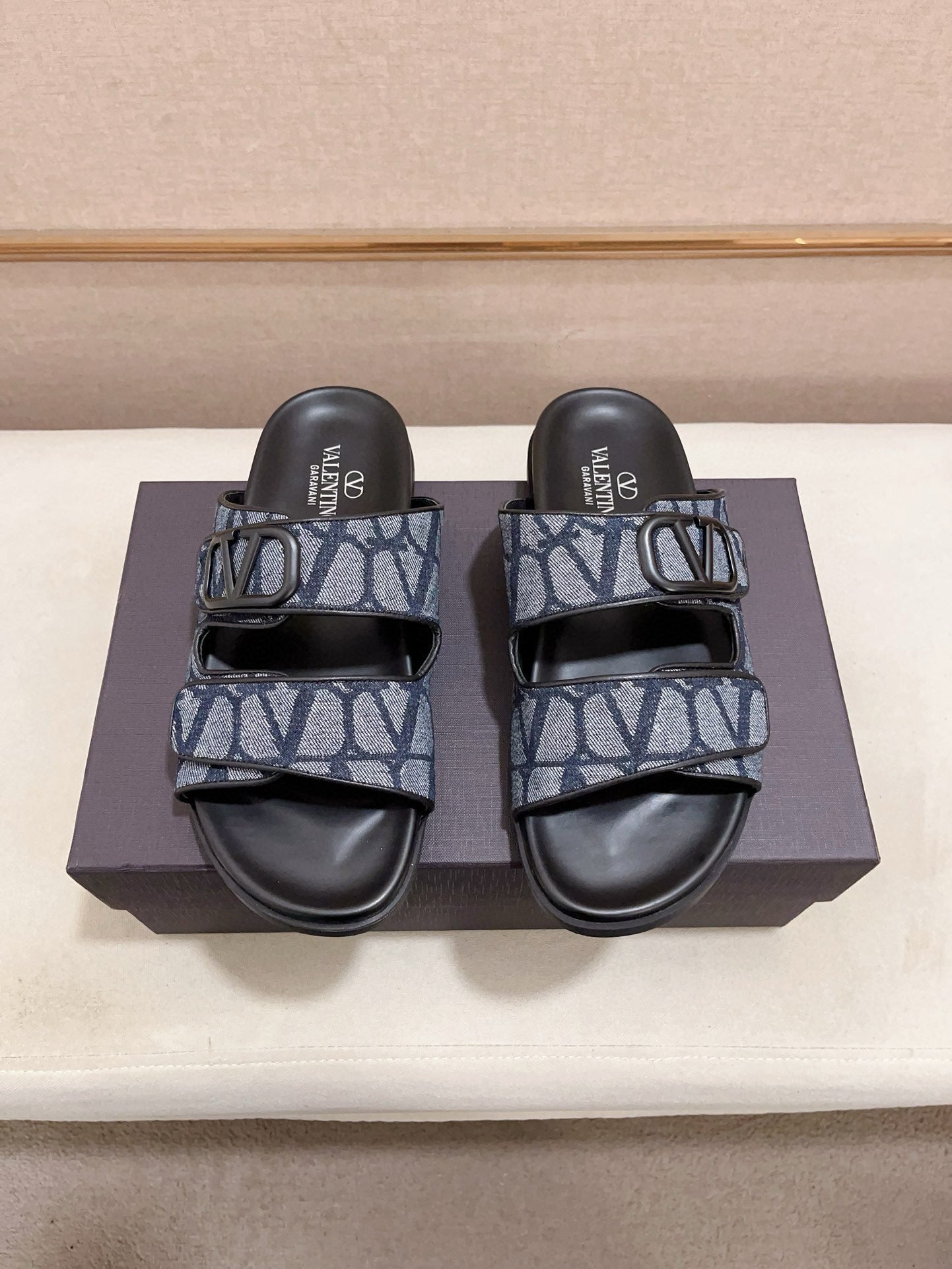 LuxluxHouse Best Quality Sandals Valentino