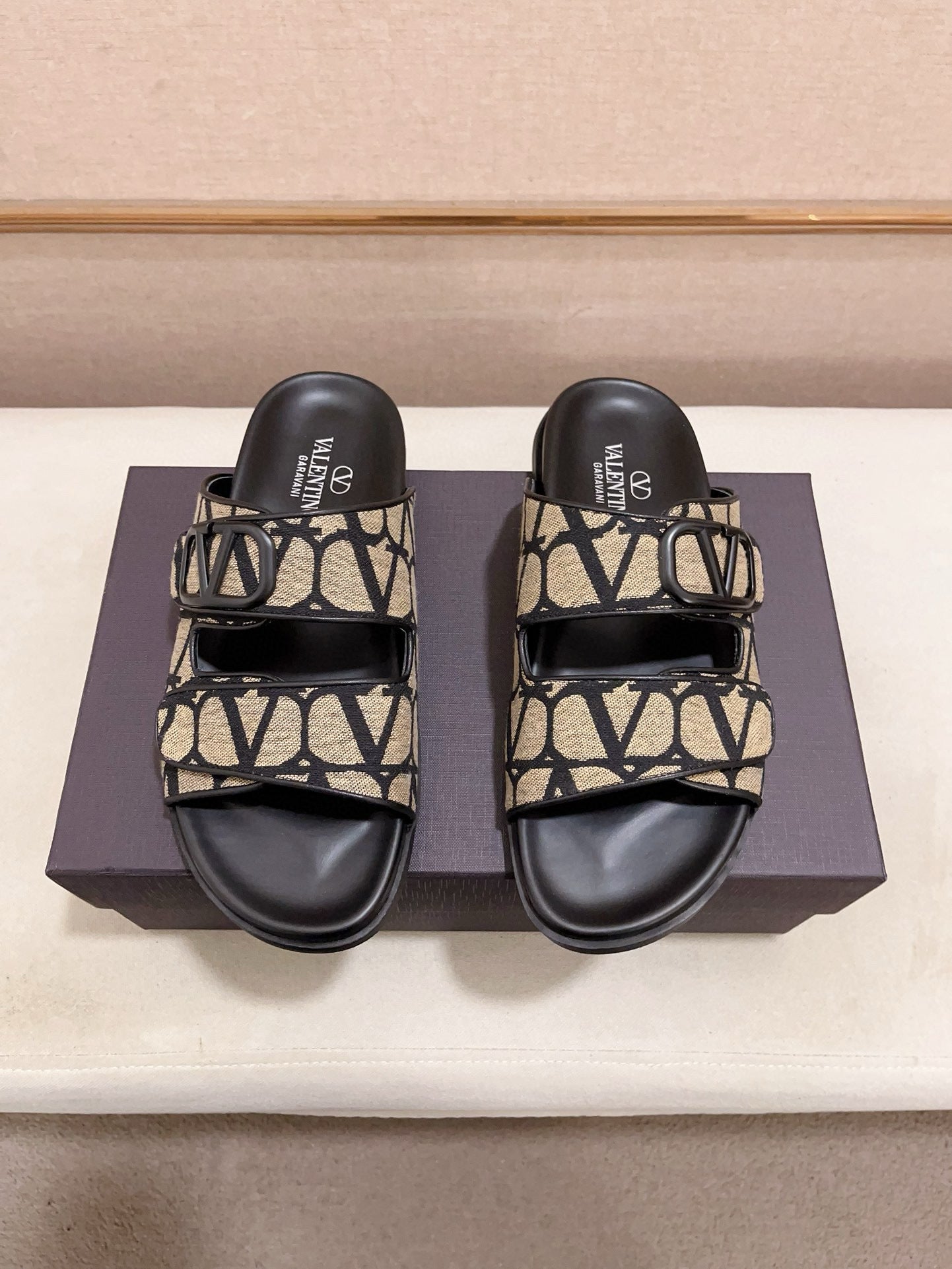 LuxluxHouse Best Quality Sandals Valentino