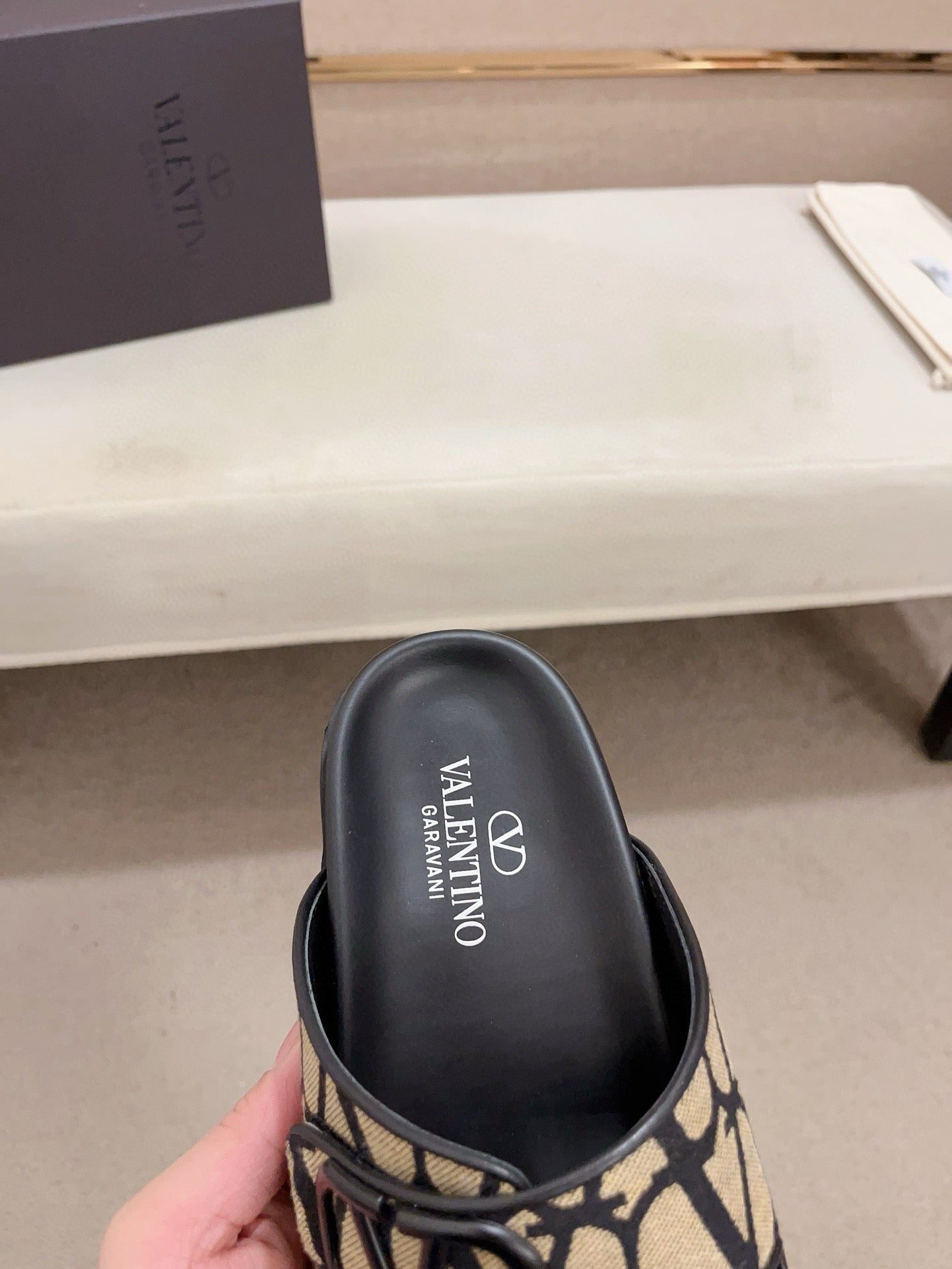 LuxluxHouse Best Quality Sandals Valentino