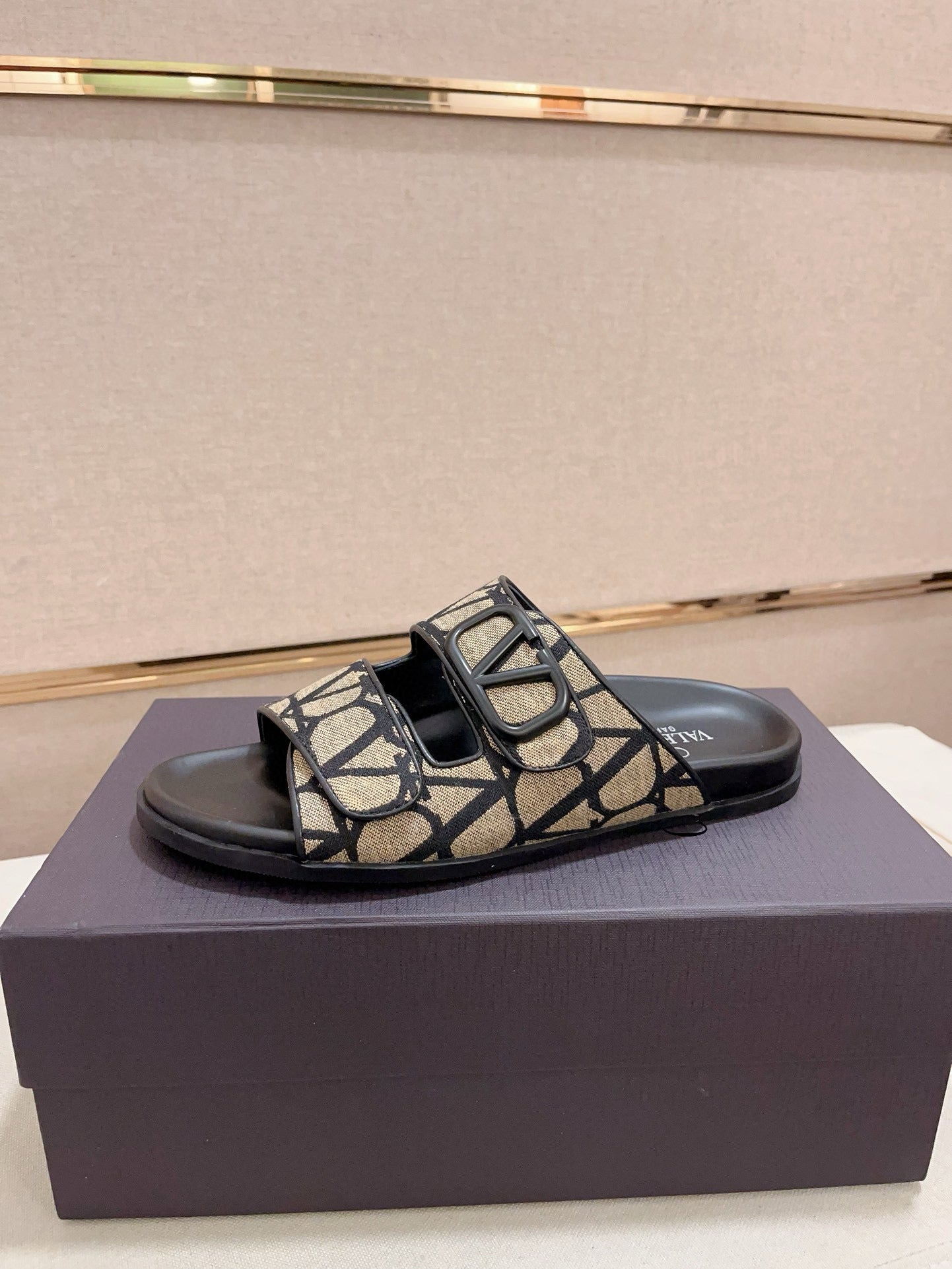 LuxluxHouse Best Quality Sandals Valentino