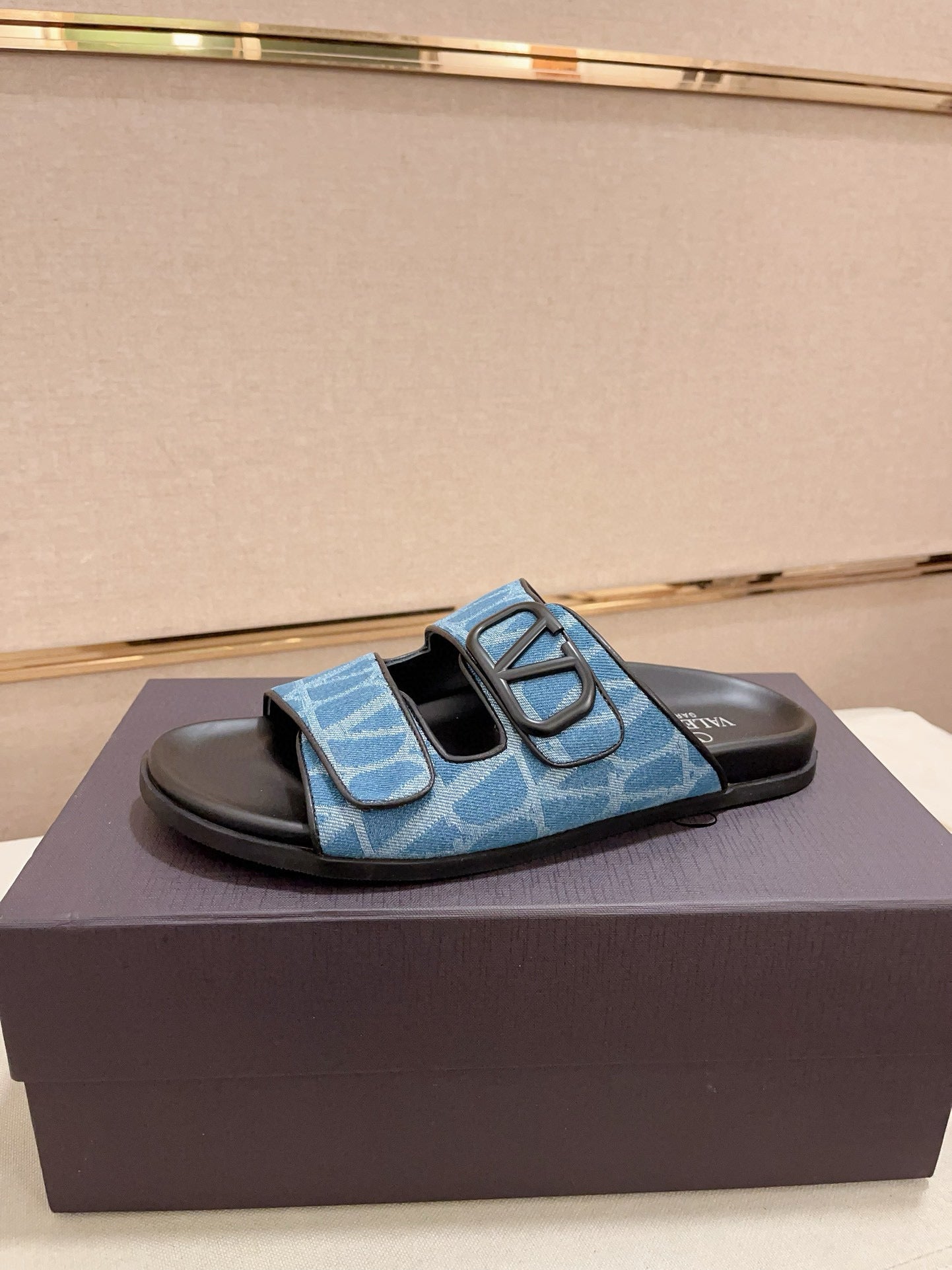 LuxluxHouse Best Quality Sandals Valentino