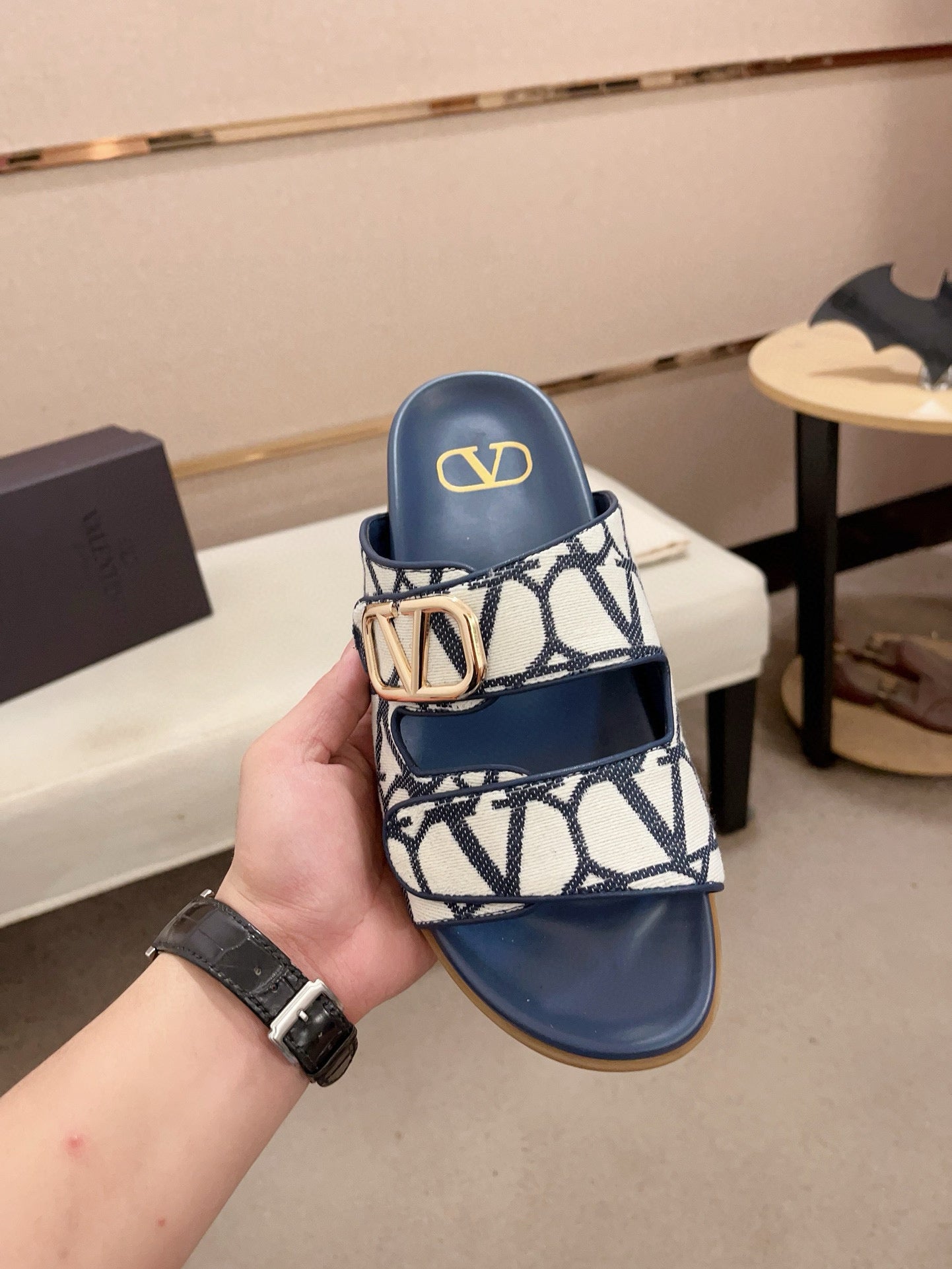 LuxluxHouse Best Quality Sandals Valentino