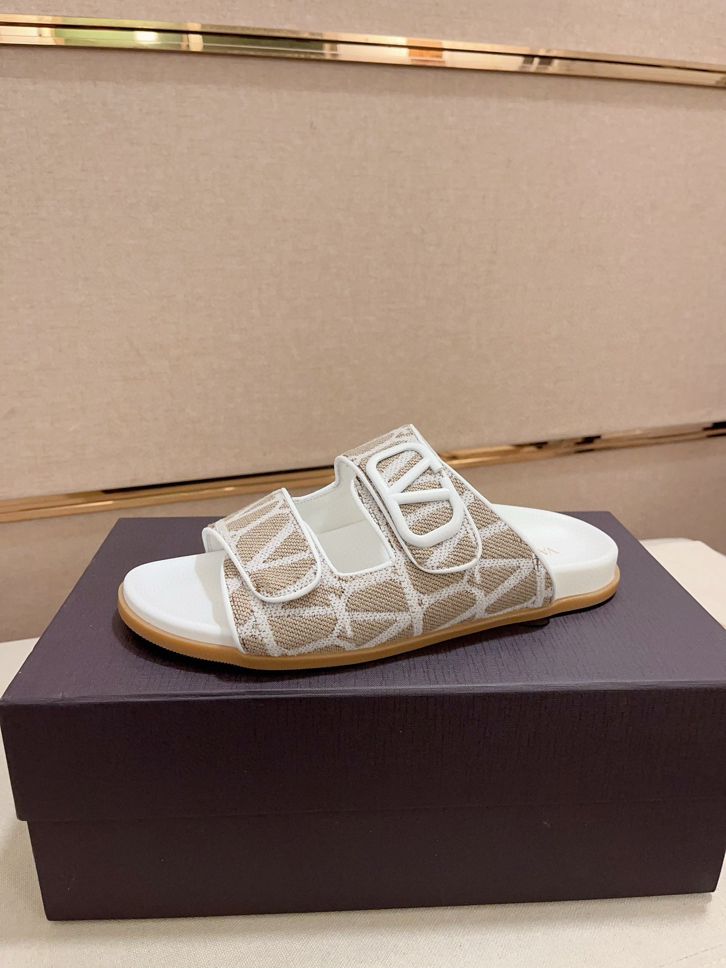 LuxluxHouse Best Quality Sandals Valentino