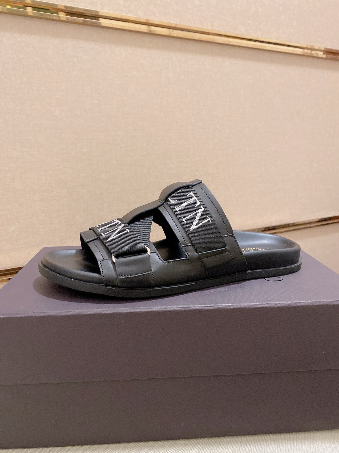 LuxluxHouse Best Quality Sandals Valentino