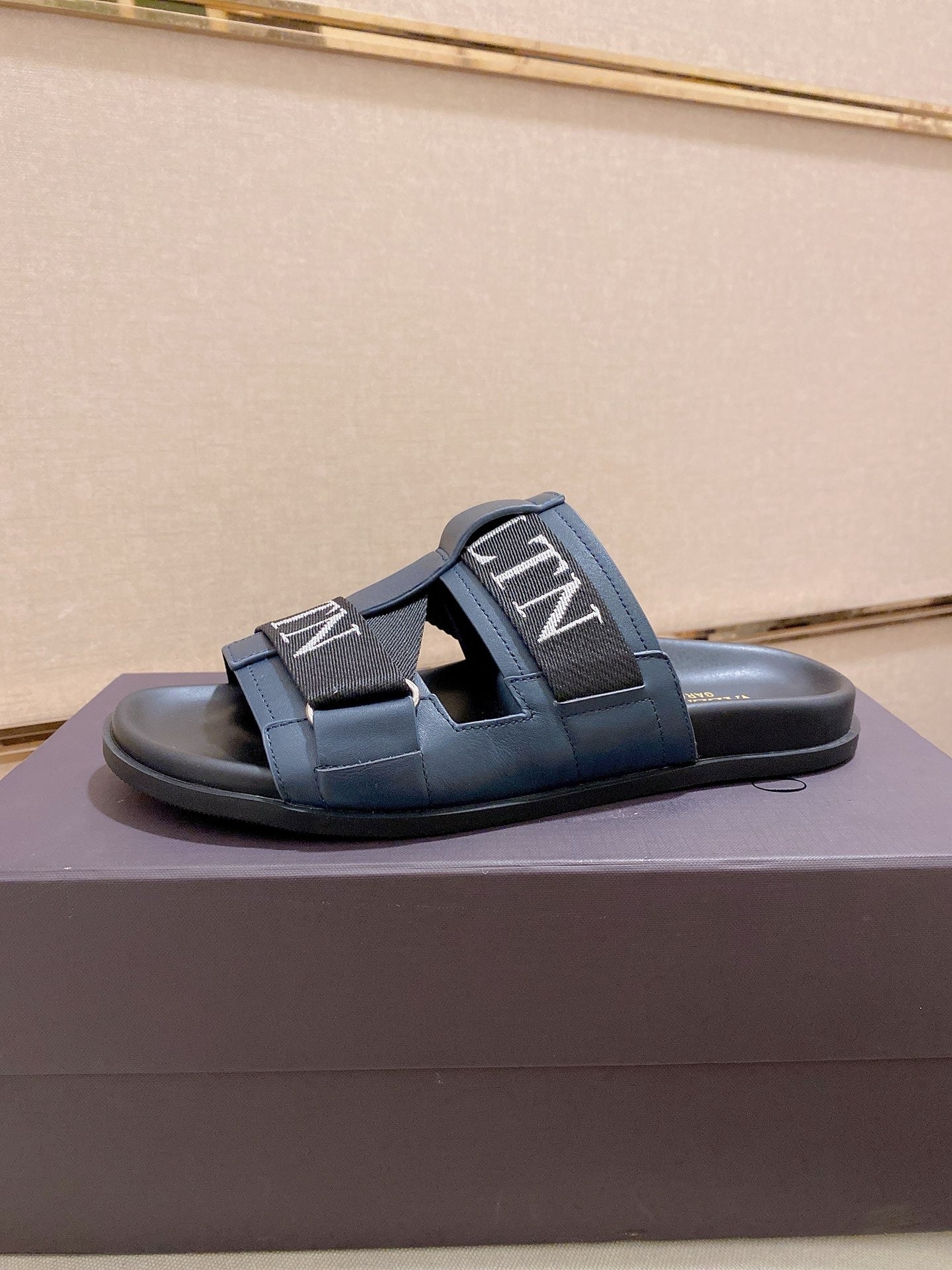 LuxluxHouse Best Quality Sandals Valentino