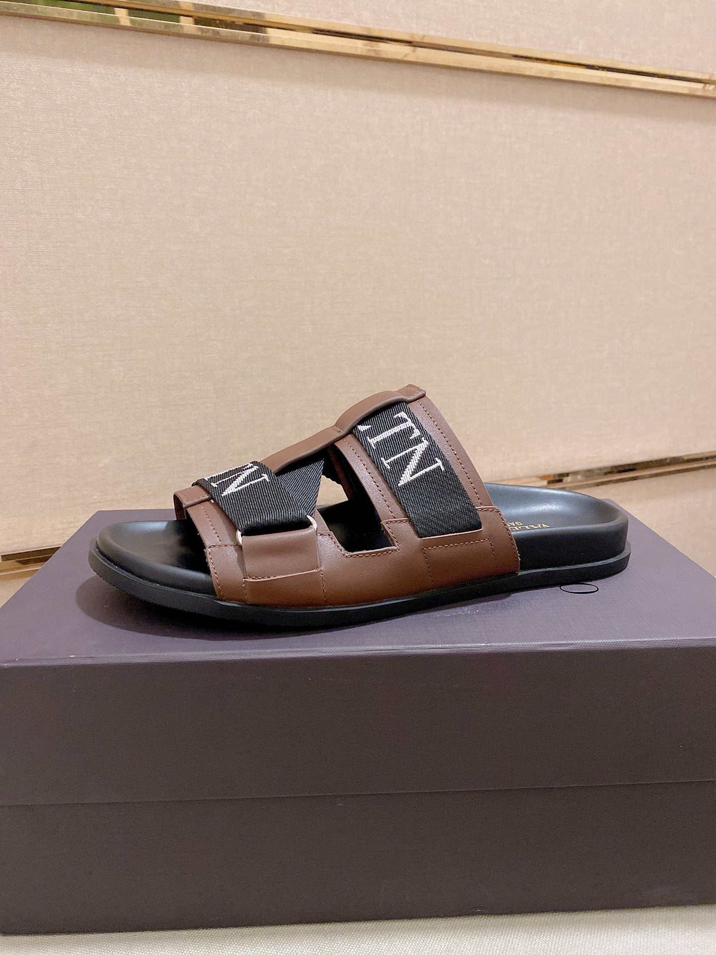 LuxluxHouse Best Quality Sandals Valentino
