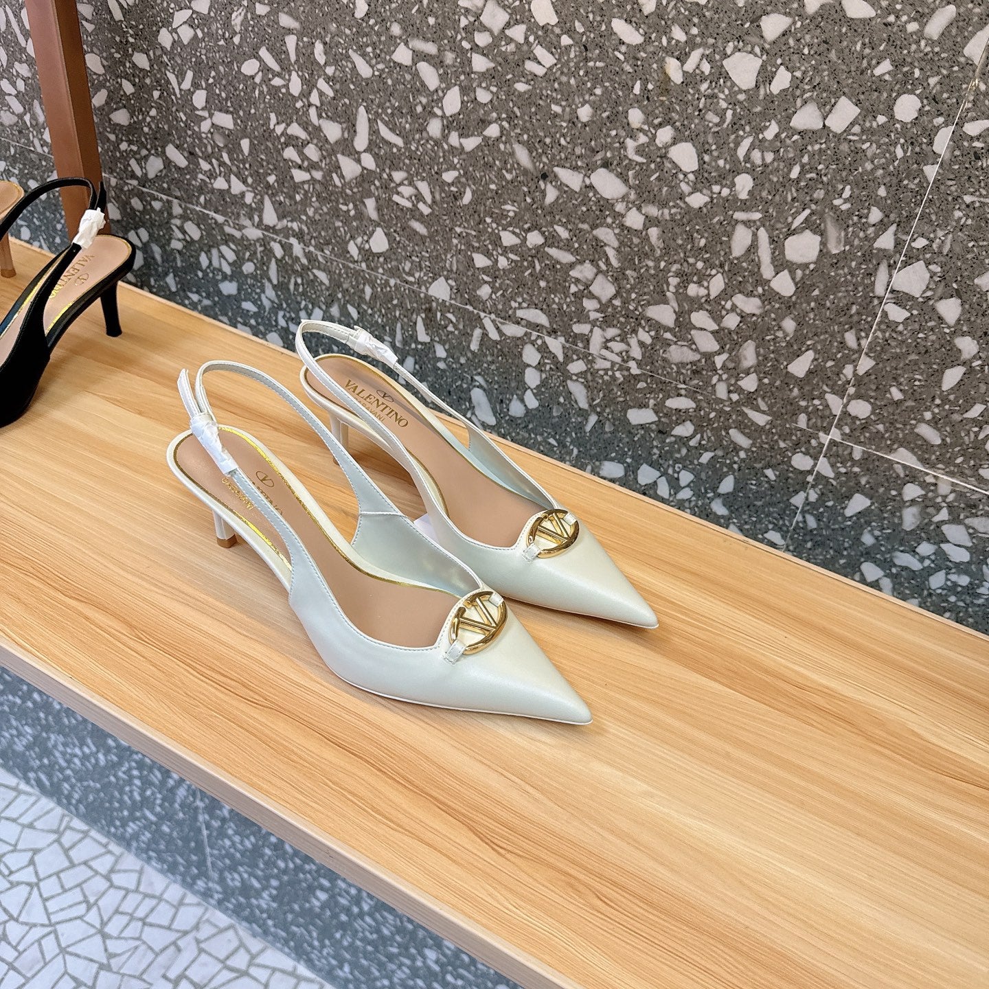 LuxluxHouse Best Quality Valentino Women Shoes