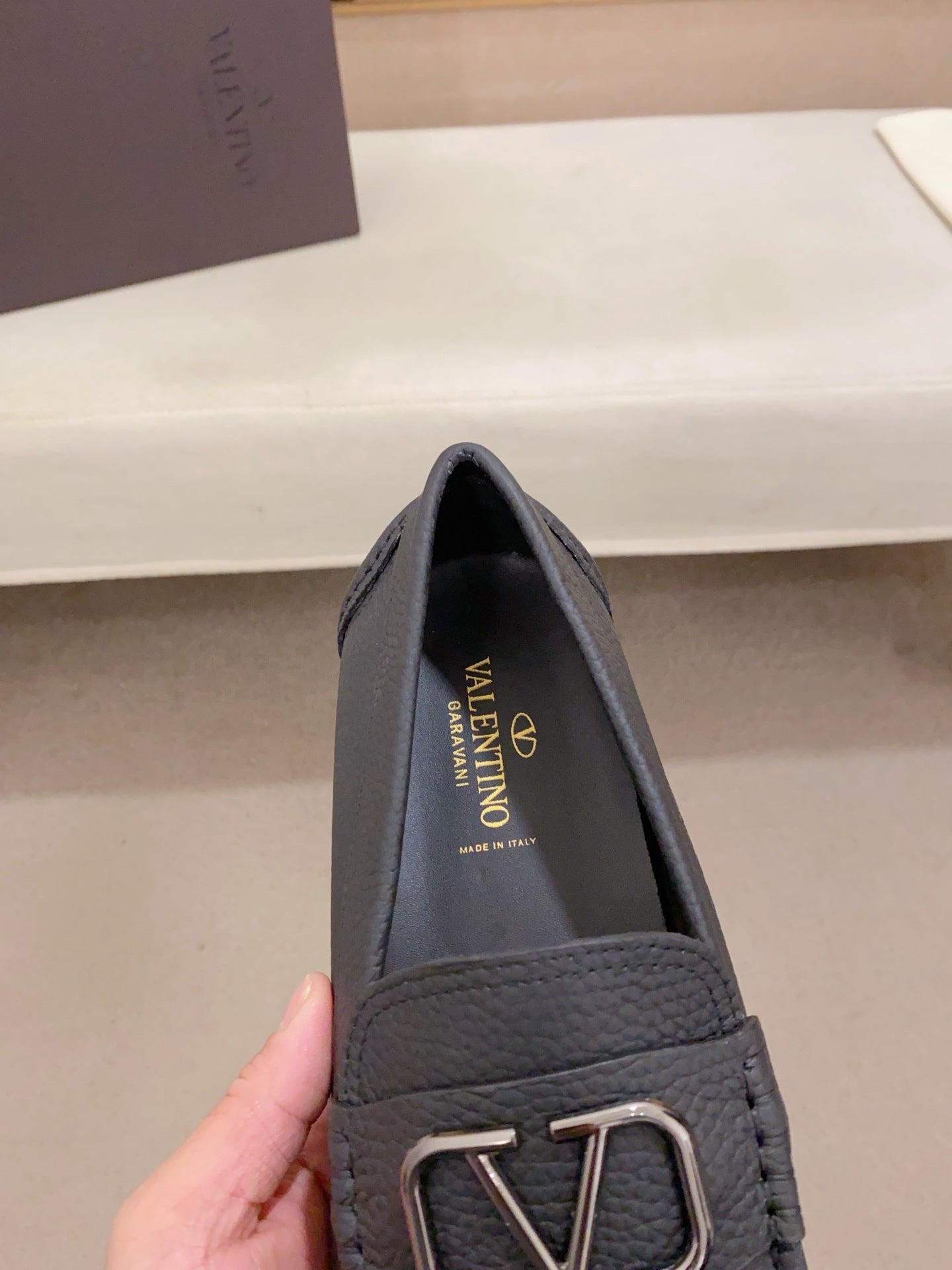 LuxluxHouse Best Quality Shoes Valentino