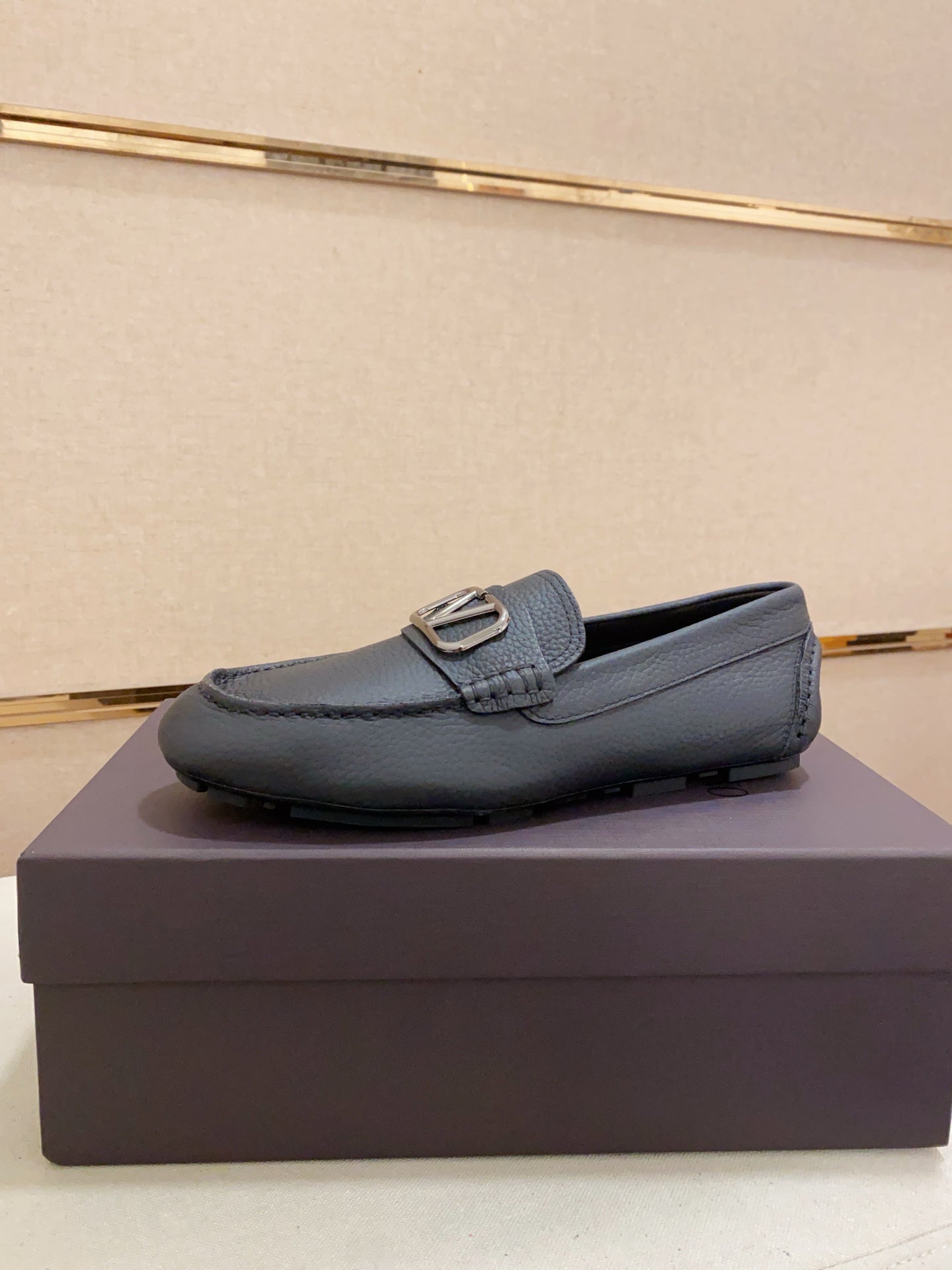 LuxluxHouse Best Quality Shoes Valentino