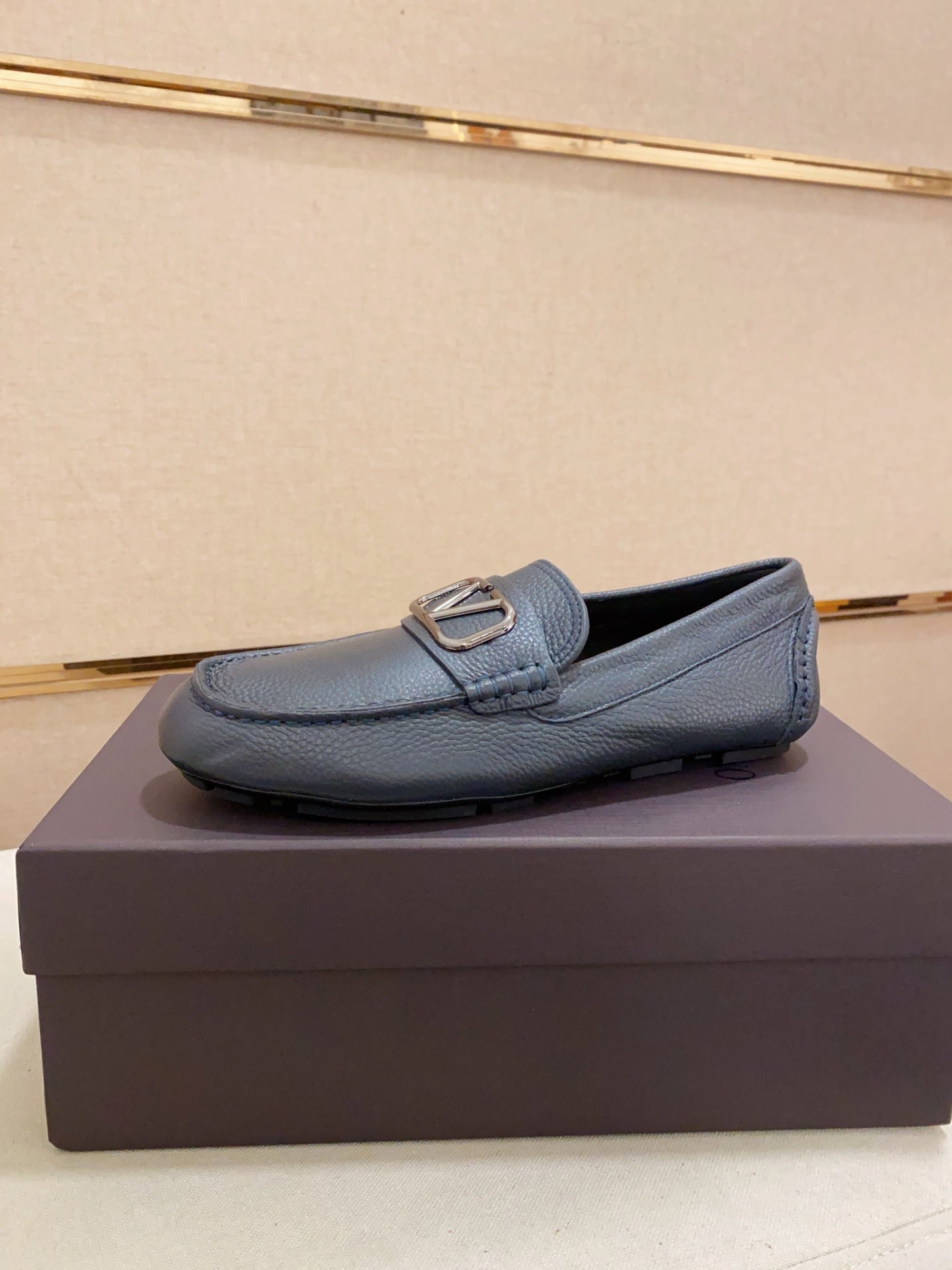 LuxluxHouse Best Quality Shoes Valentino