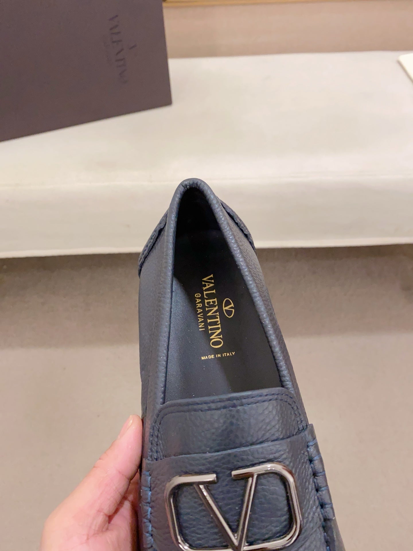 LuxluxHouse Best Quality Shoes Valentino