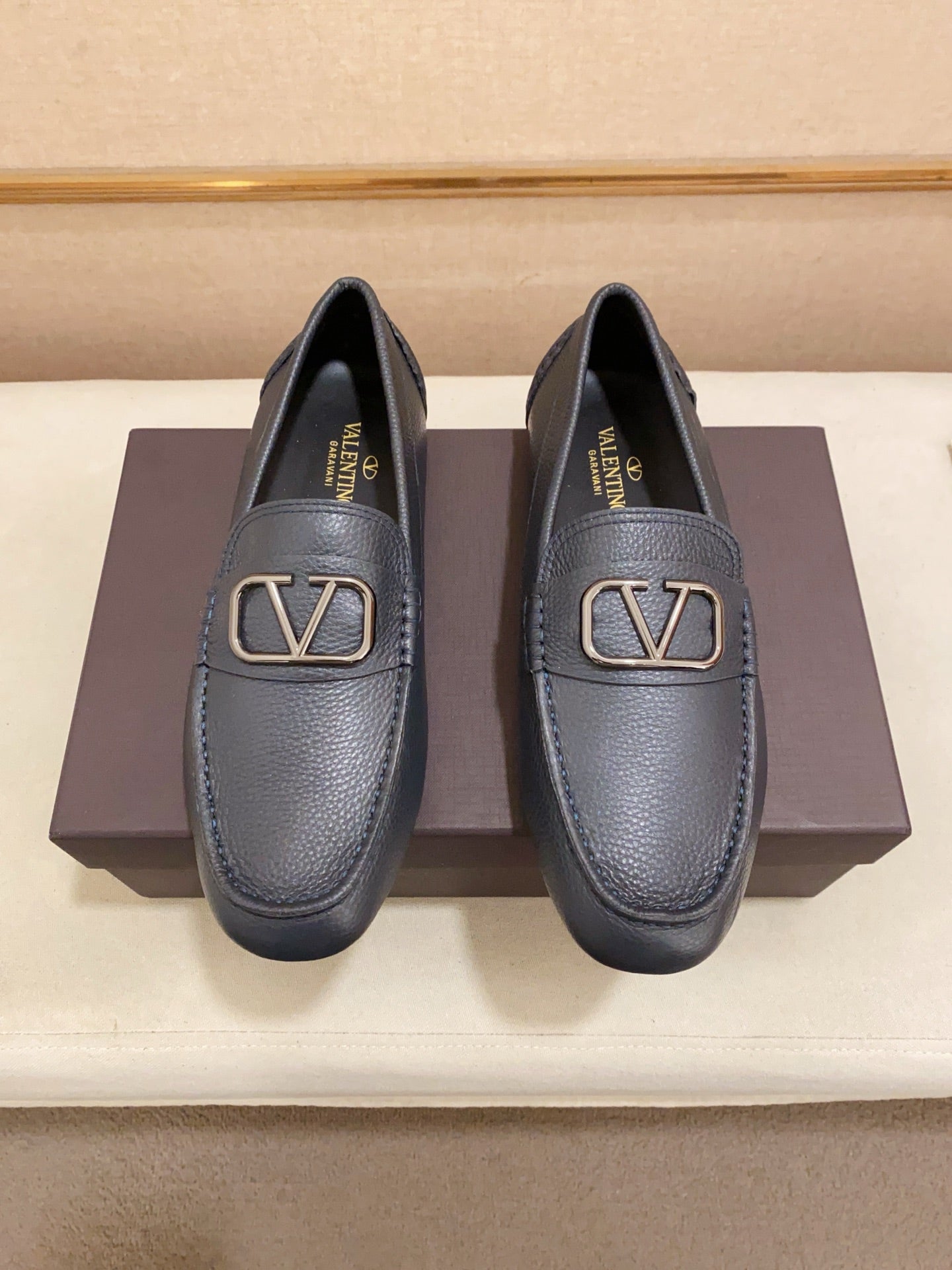 LuxluxHouse Best Quality Shoes Valentino