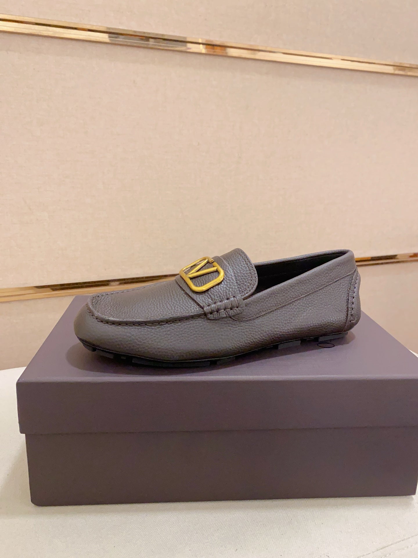 LuxluxHouse Best Quality Shoes Valentino