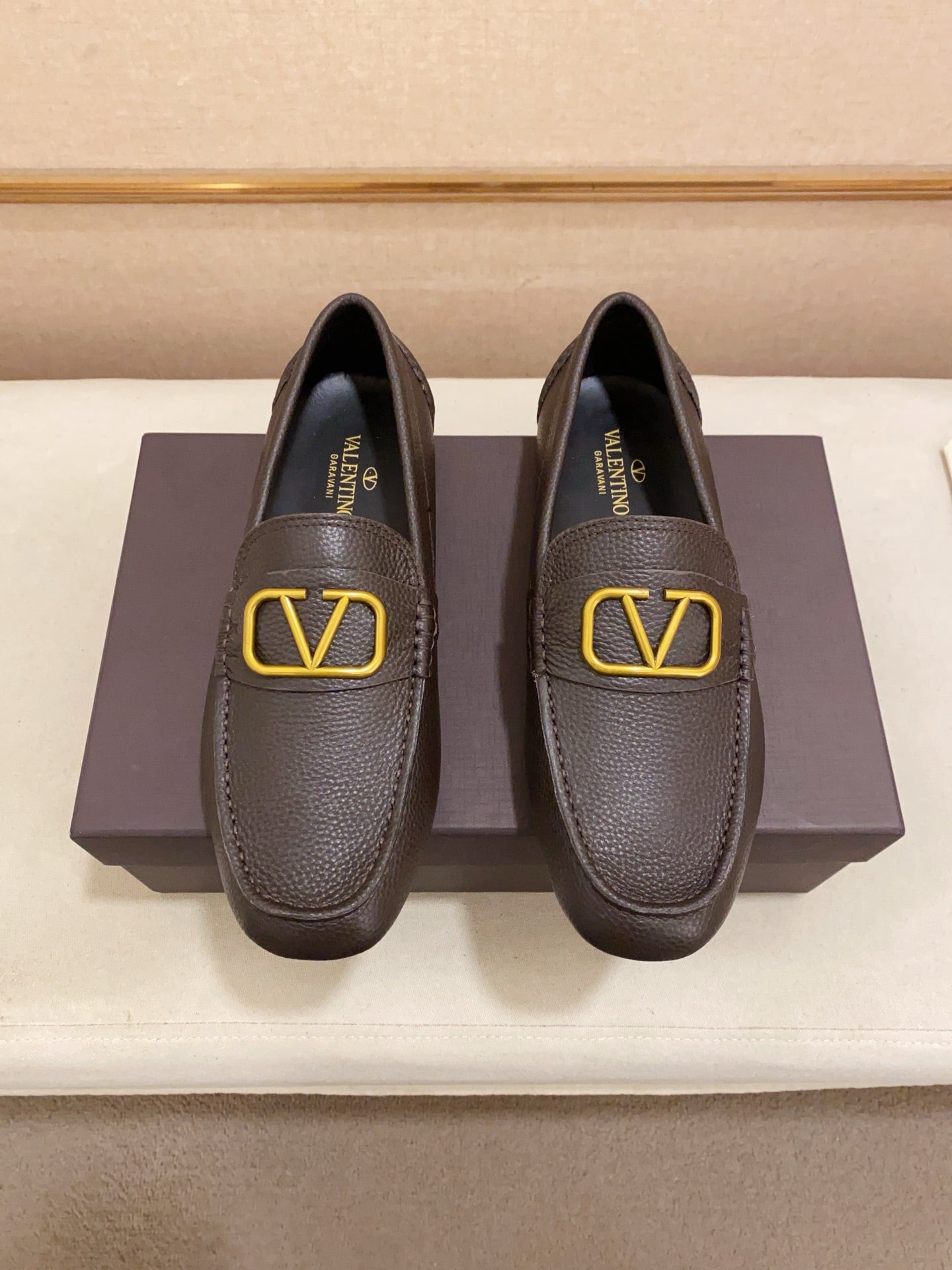 LuxluxHouse Best Quality Shoes Valentino
