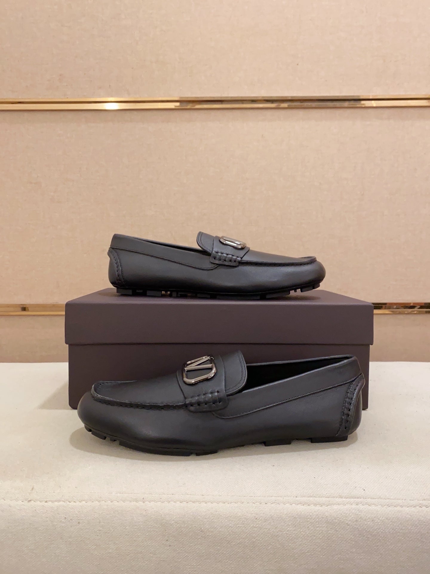 LuxluxHouse Best Quality Shoes Valentino