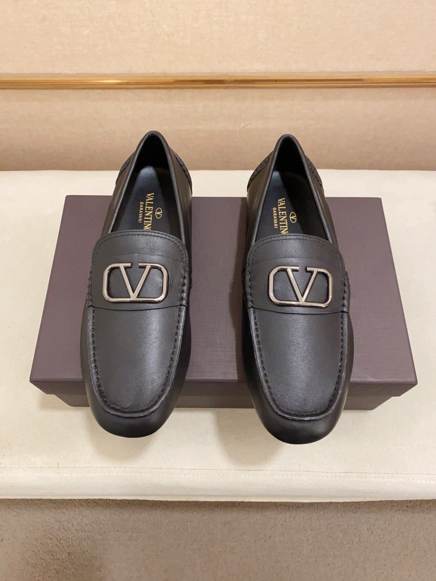 LuxluxHouse Best Quality Shoes Valentino