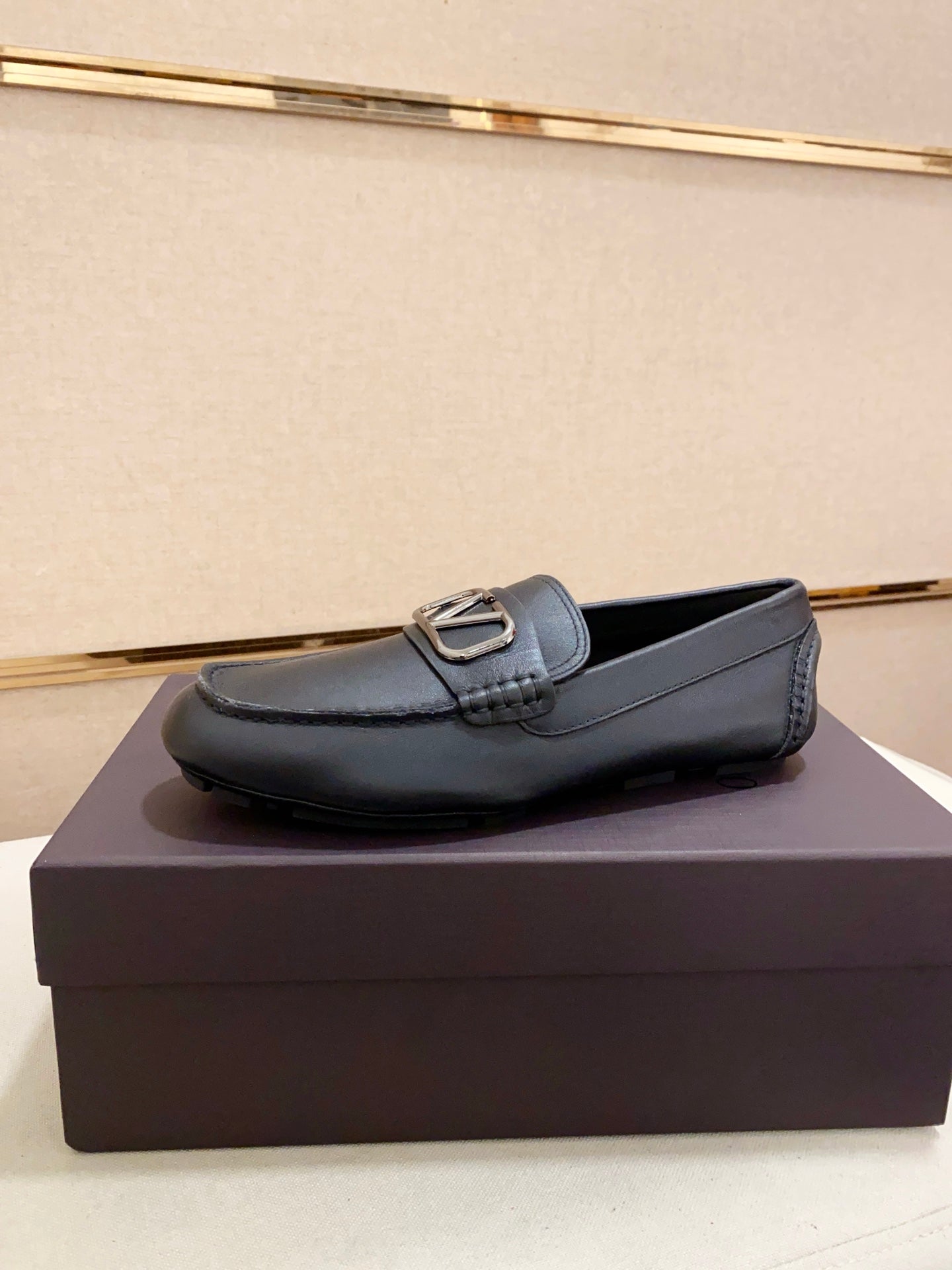 LuxluxHouse Best Quality Shoes Valentino