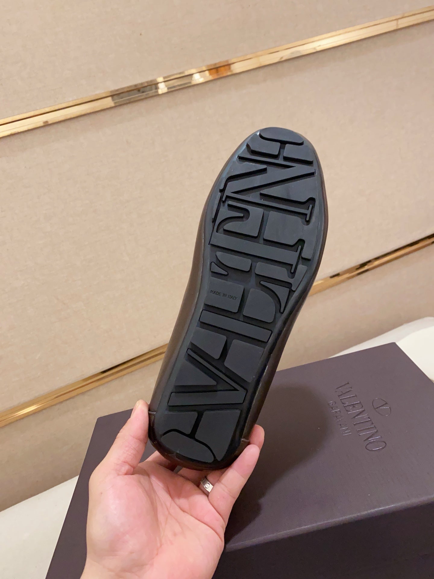LuxluxHouse Best Quality Shoes Valentino