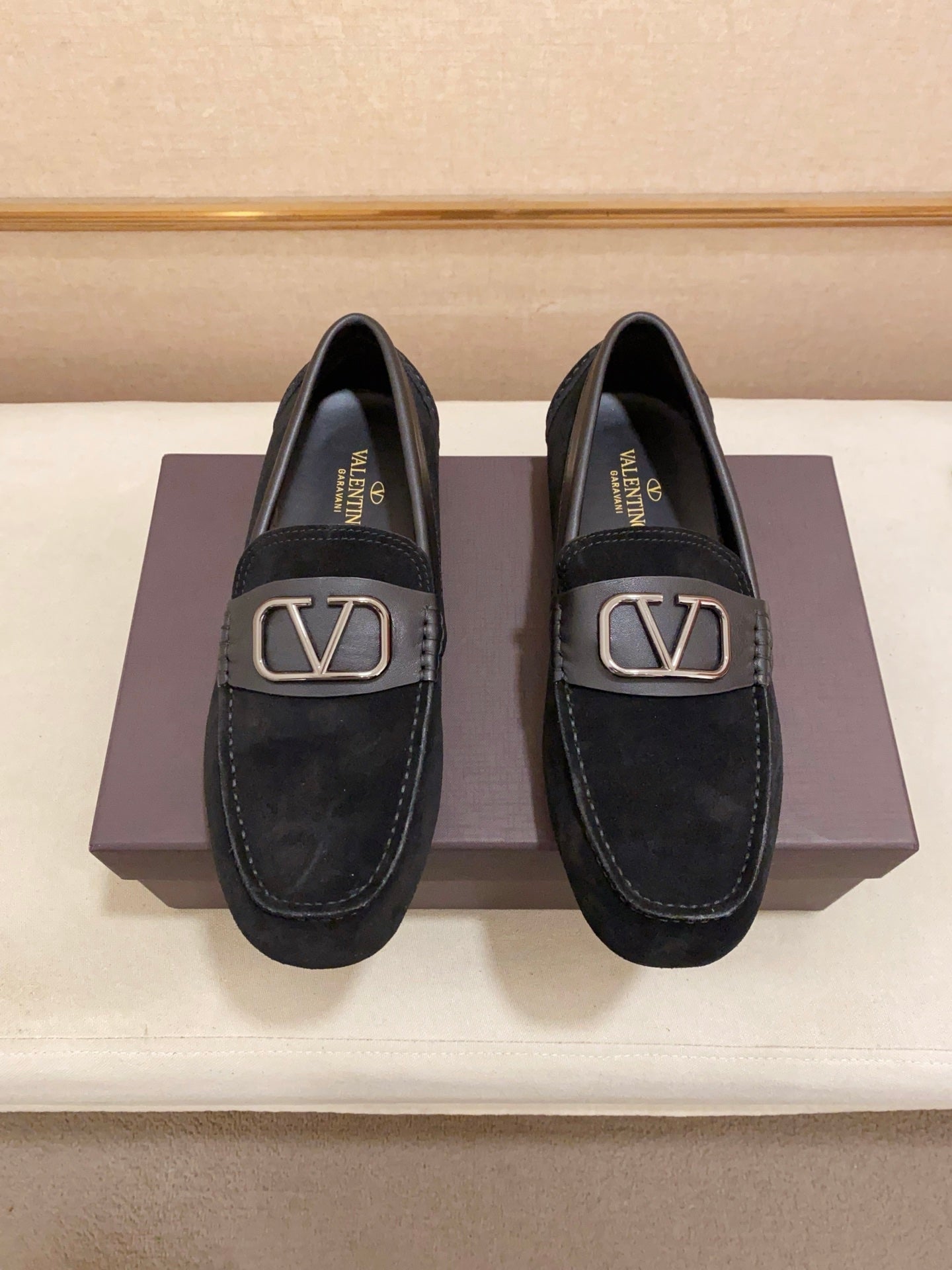 LuxluxHouse Best Quality Shoes Valentino