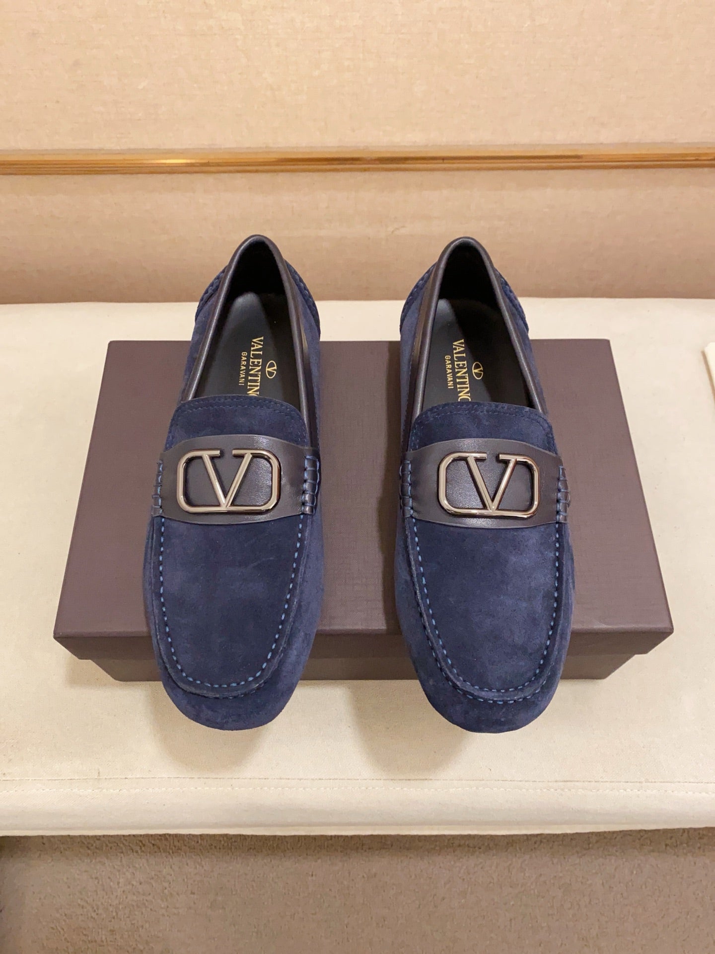 LuxluxHouse Best Quality Shoes Valentino
