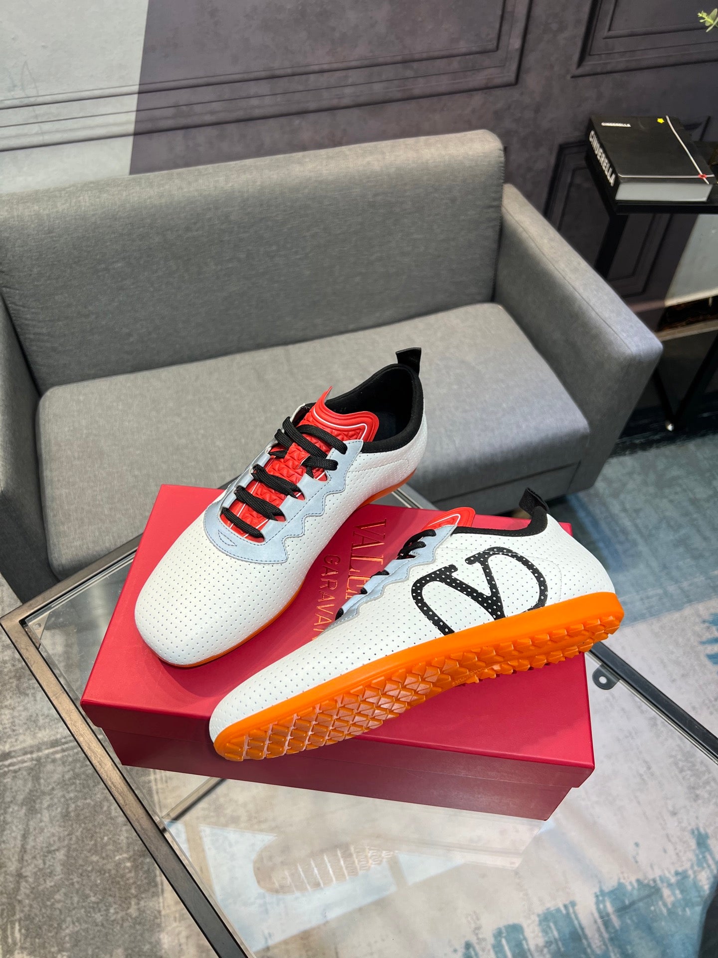 LuxluxHouse Best Quality Shoes Valentino