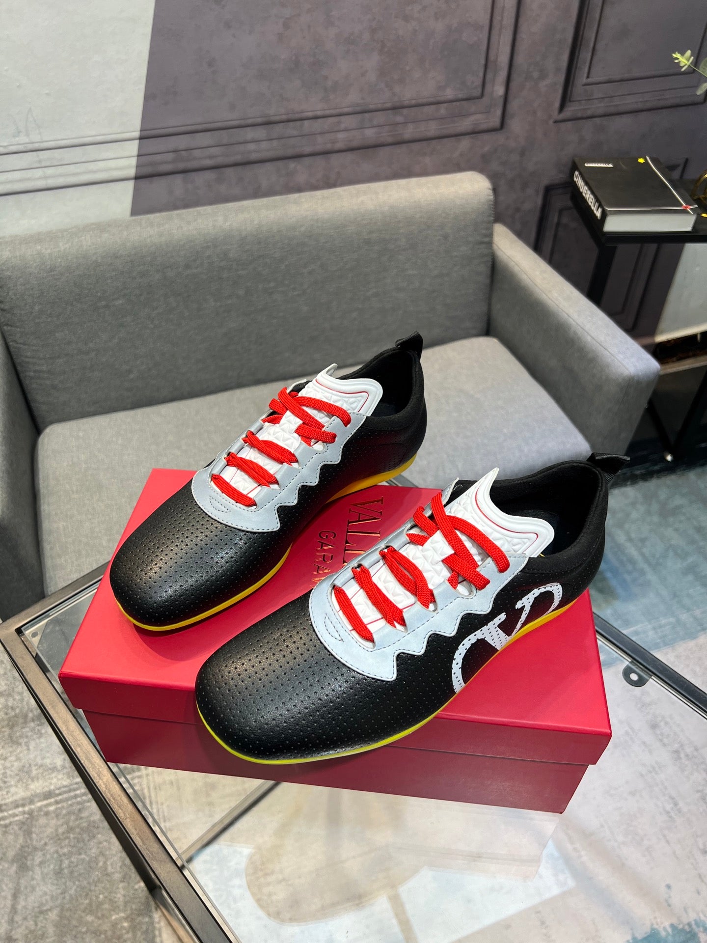 LuxluxHouse Best Quality Shoes Valentino
